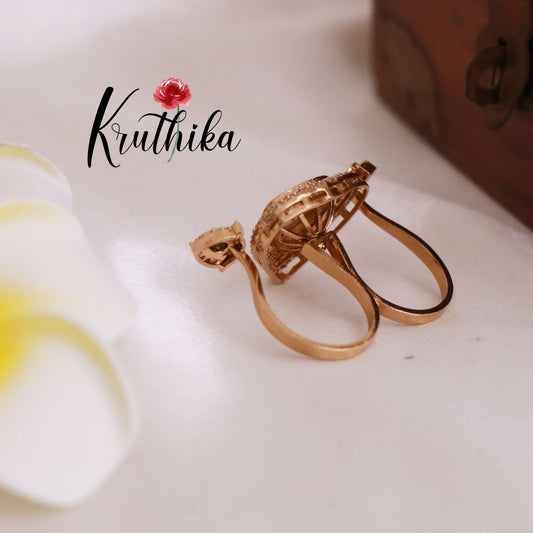 Pretty Triangle Mossonite Finger Ring R24