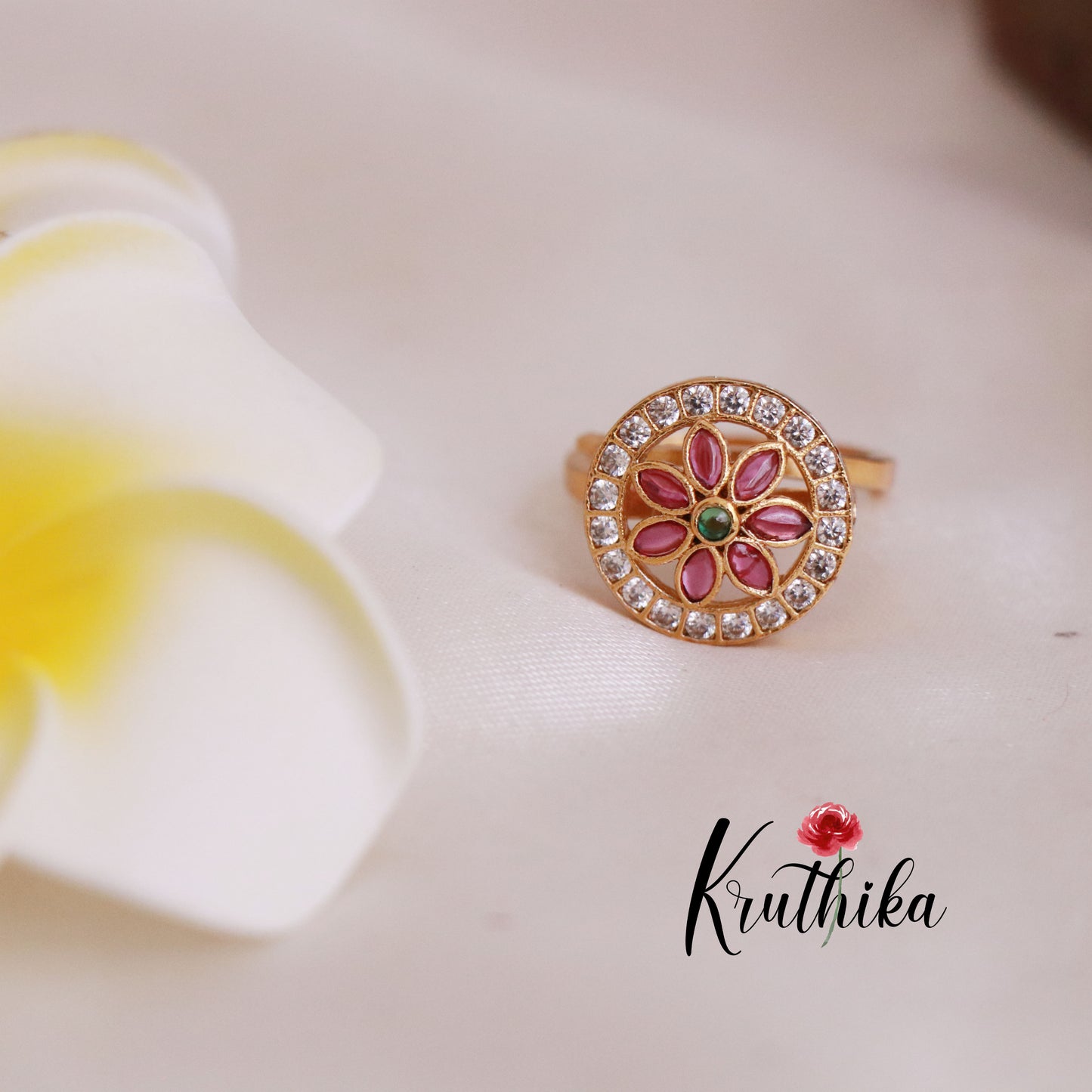Pretty Kemp Finger Ring R27