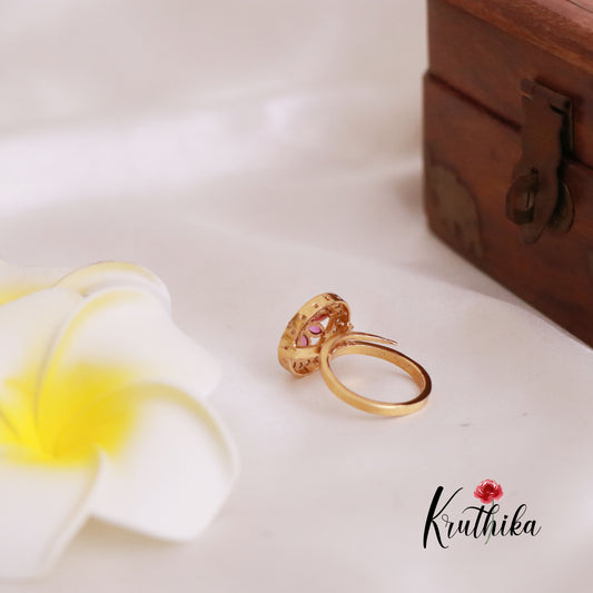 Pretty Kemp Finger Ring R27