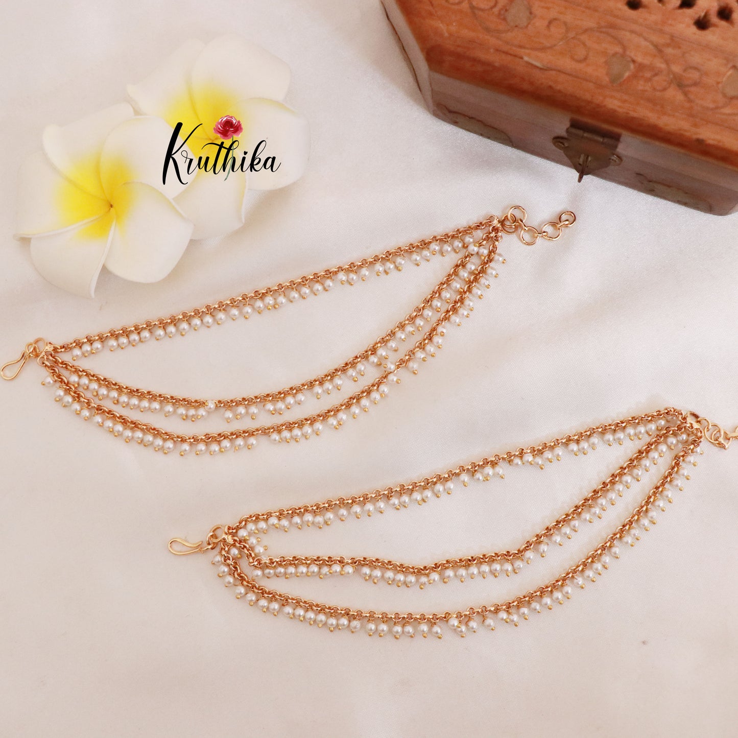 Simple three lines Pearl Earchains EC60