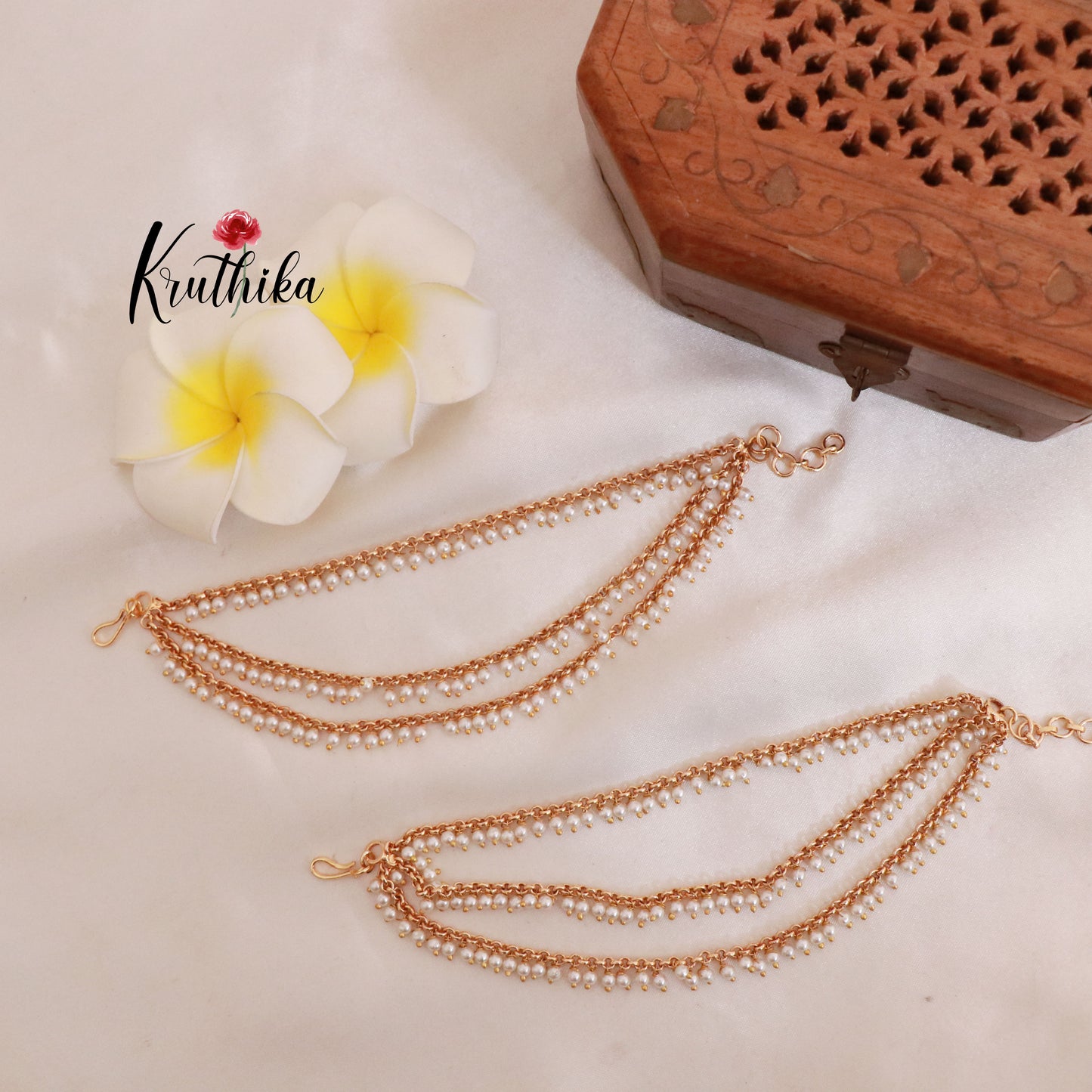 Simple three lines Pearl Earchains EC60