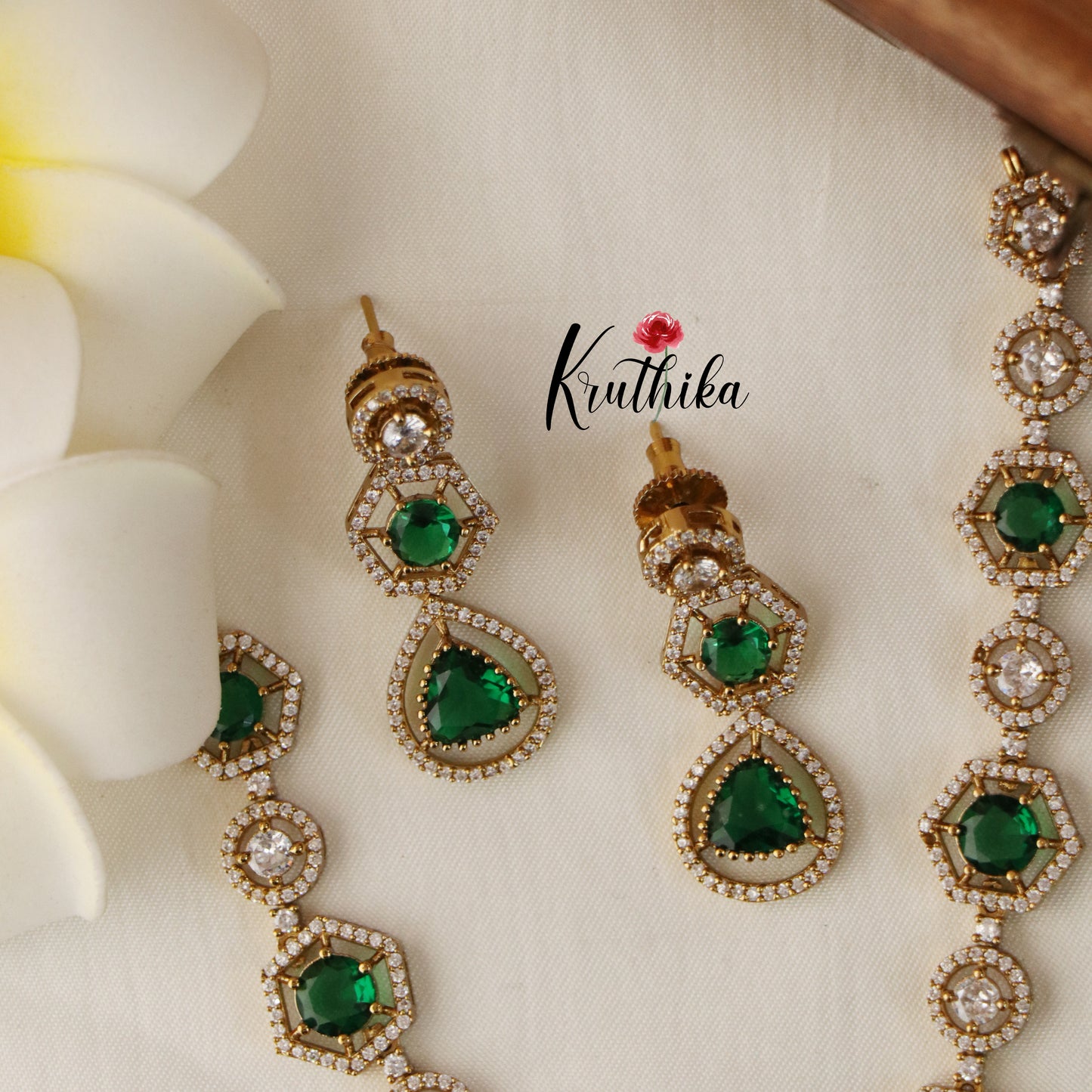 Pretty AD/Victorian Necklace NC1466( Available in 4 colours)