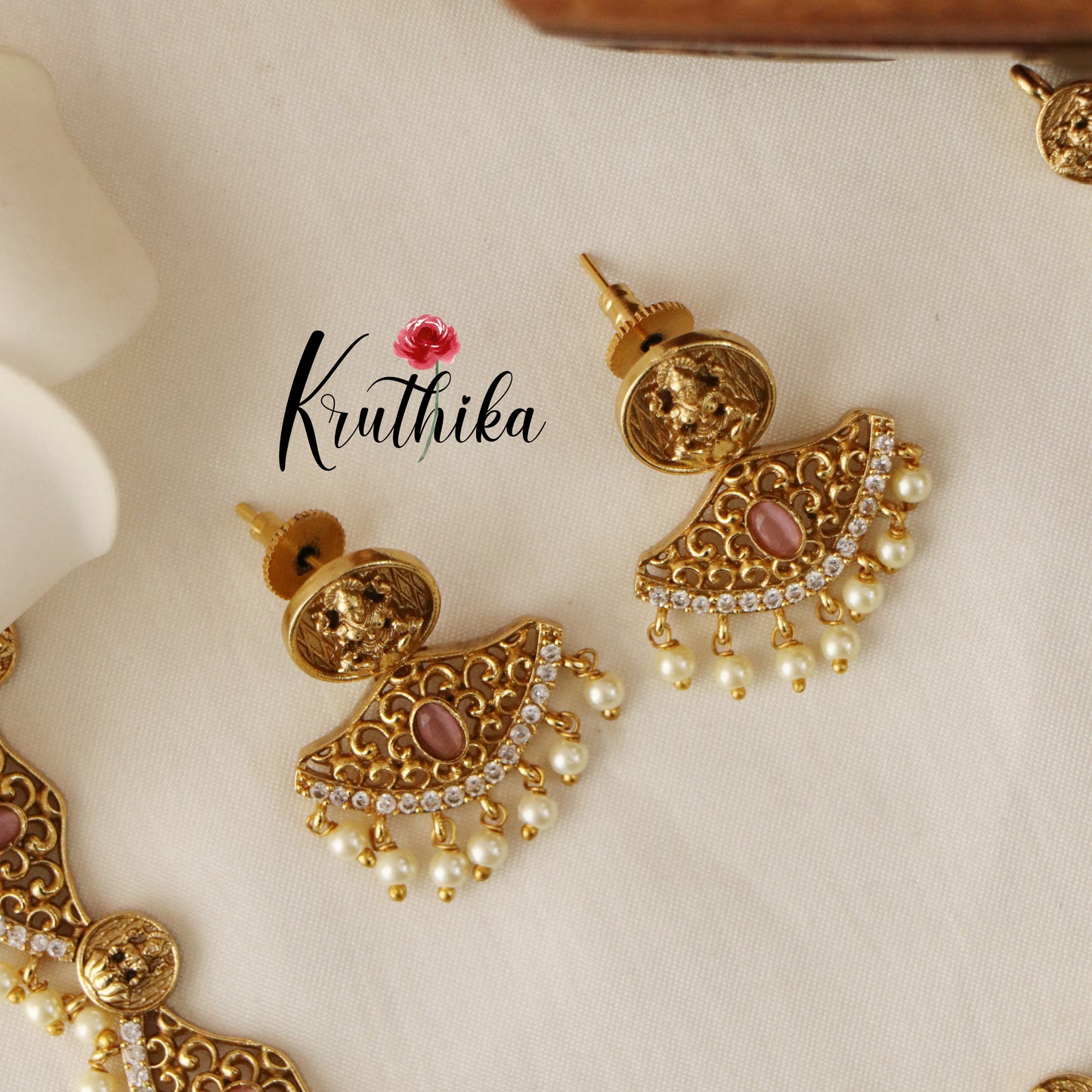 Simple Lakshmi Chocker NC1457( Available in 2 Colours)