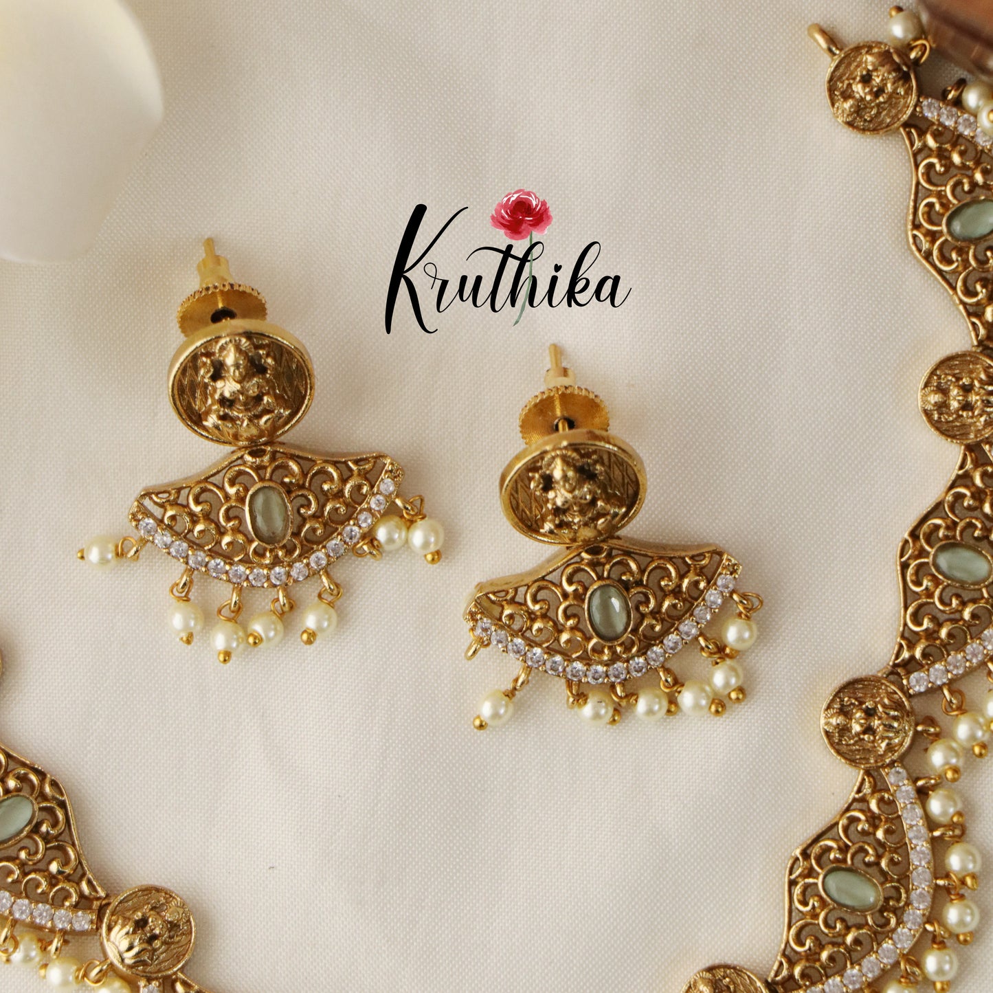 Simple Lakshmi Chocker NC1457( Available in 2 Colours)