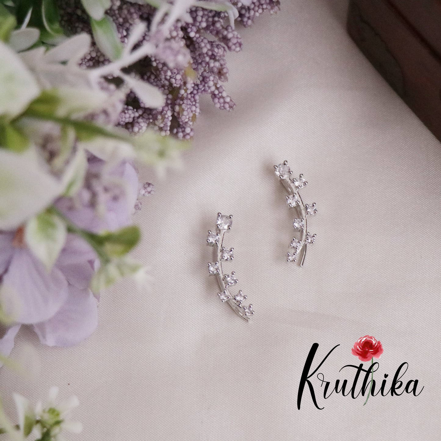 Beautiful Sparking CZ Moonlit Blossom Curve Earcuff E443