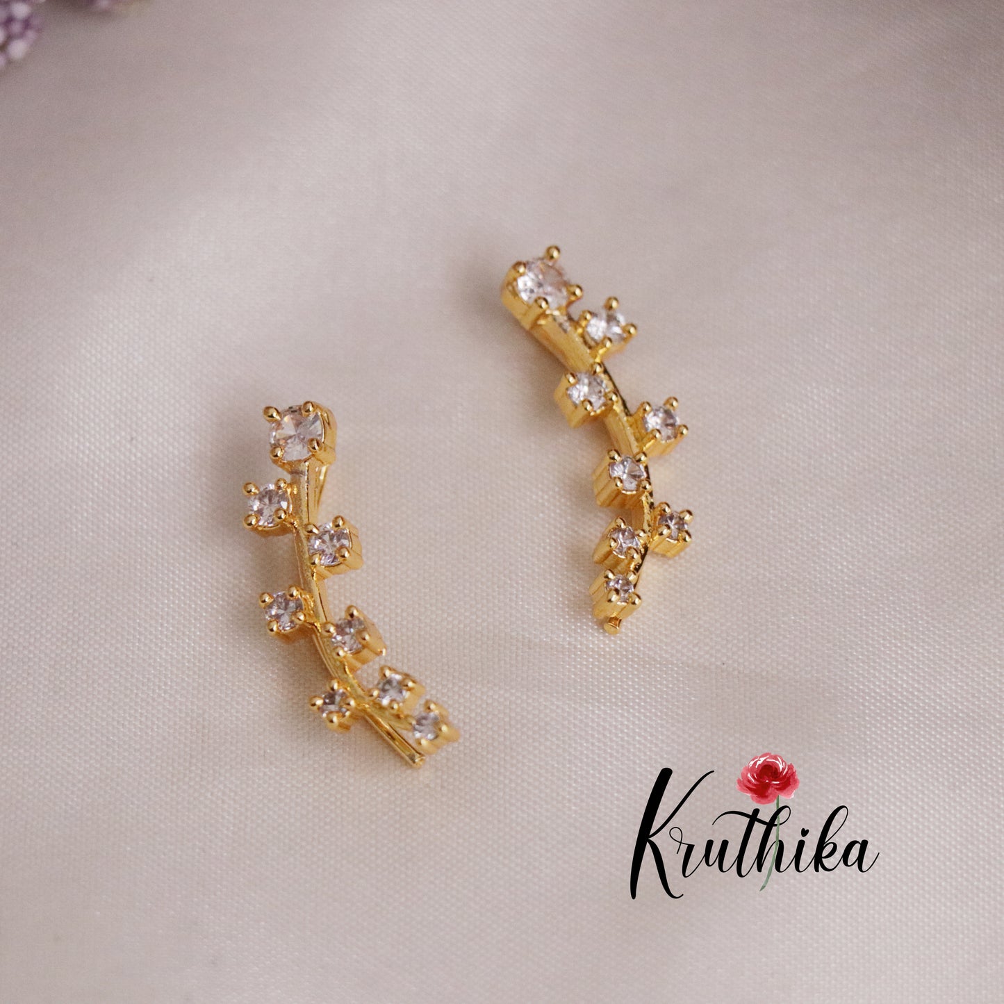 Beautiful Daisy Trail Ear Climbers Earcuff E460