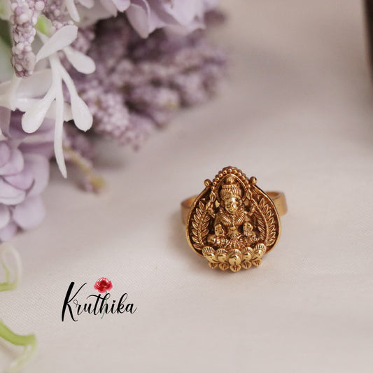 Beautiful Antique Temple Mangala Lakshmi Devi Finger Ring R39