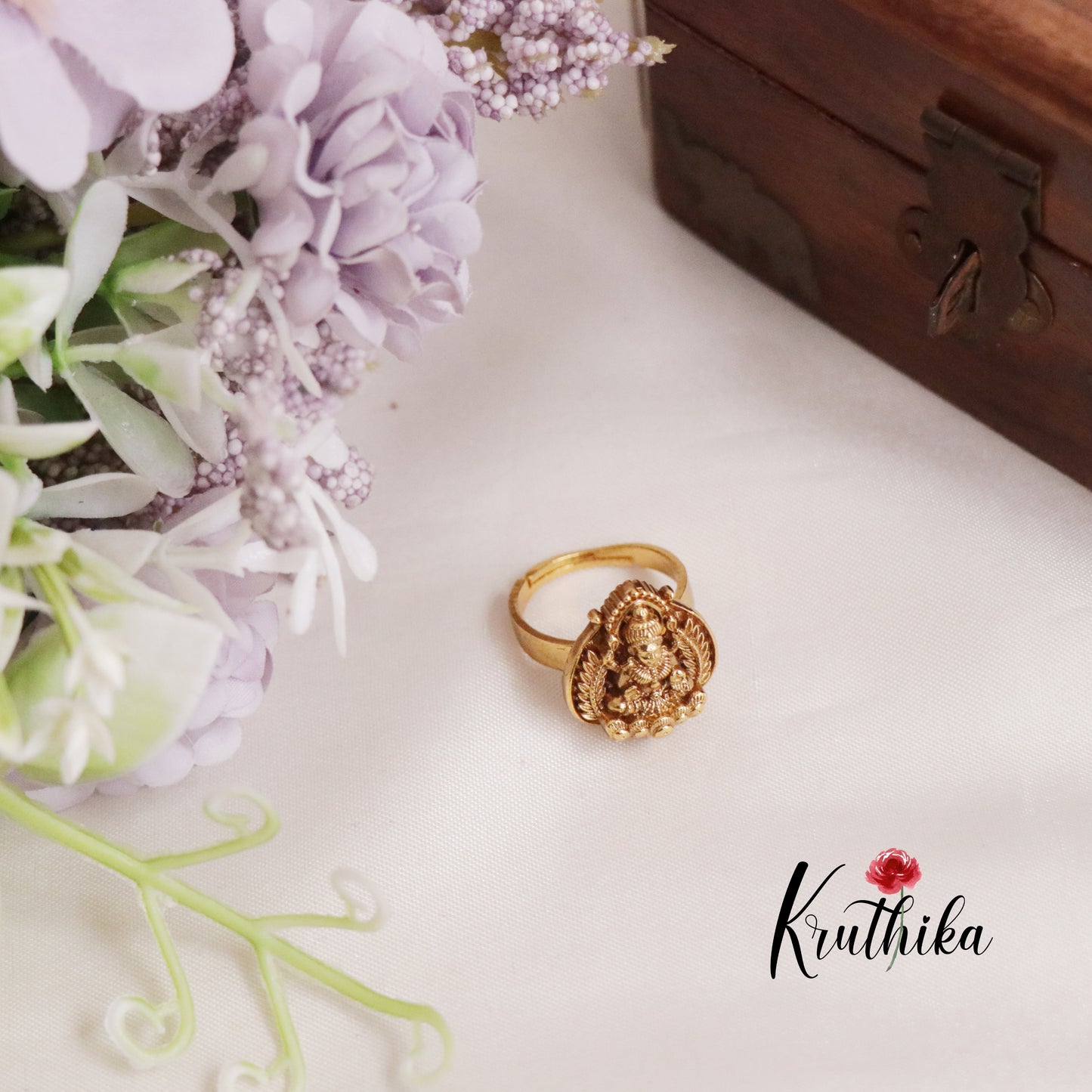 Beautiful Antique Temple Mangala Lakshmi Devi Finger Ring R39