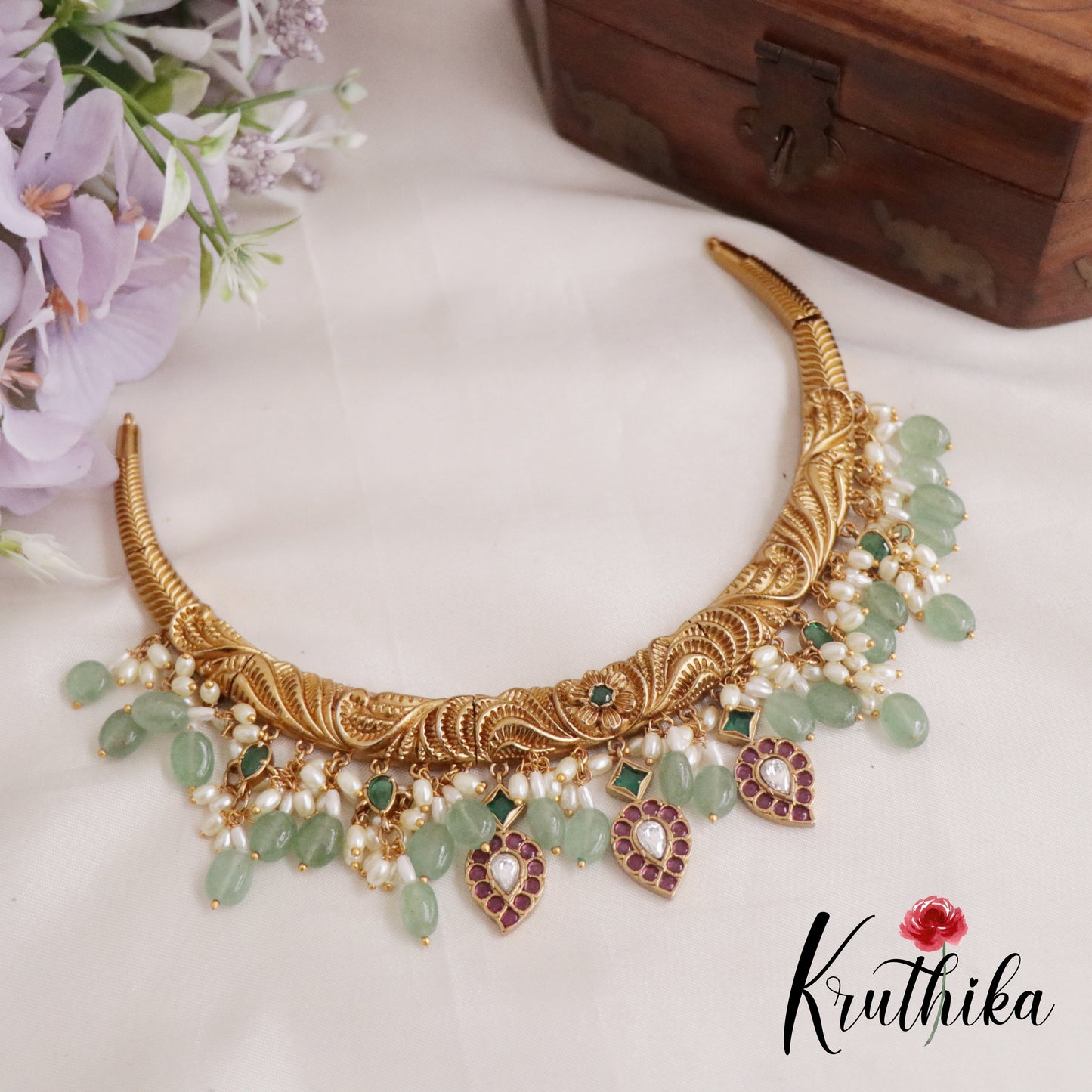 Beautiful Antique Kemp Mango Pendant with Pastel Green Drops NC2119