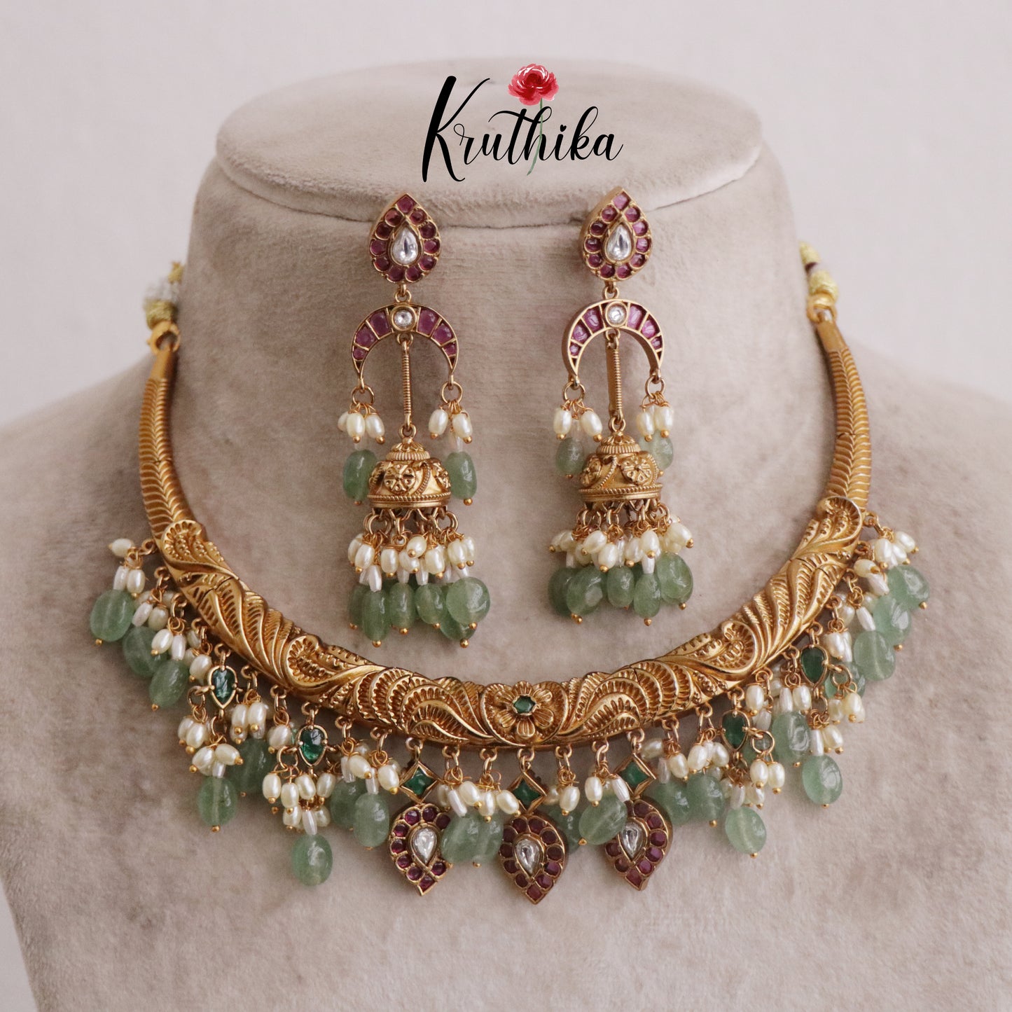 Beautiful Antique Kemp Mango Pendant with Pastel Green Drops NC2119