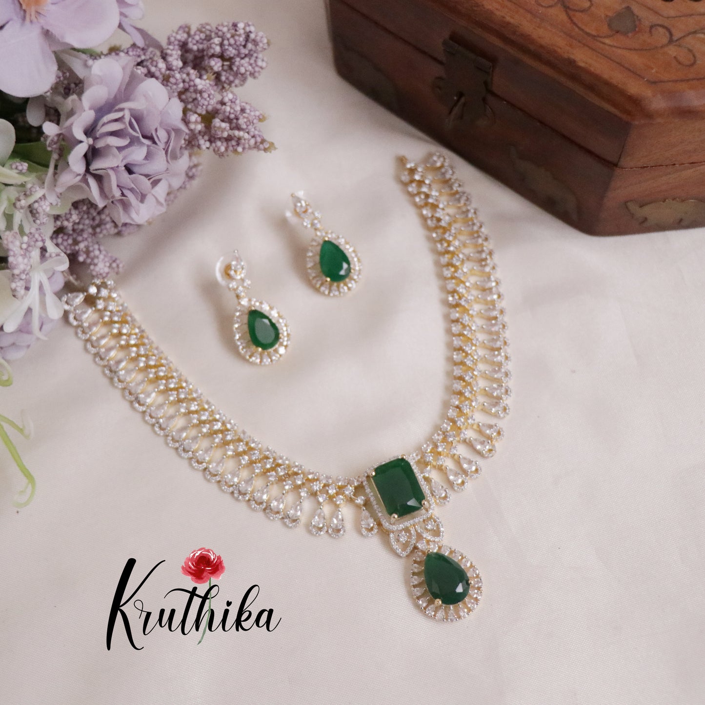 Gorgeous CZ Sparkling Floral Design Necklace NC2148 (Available in 2 Colours)