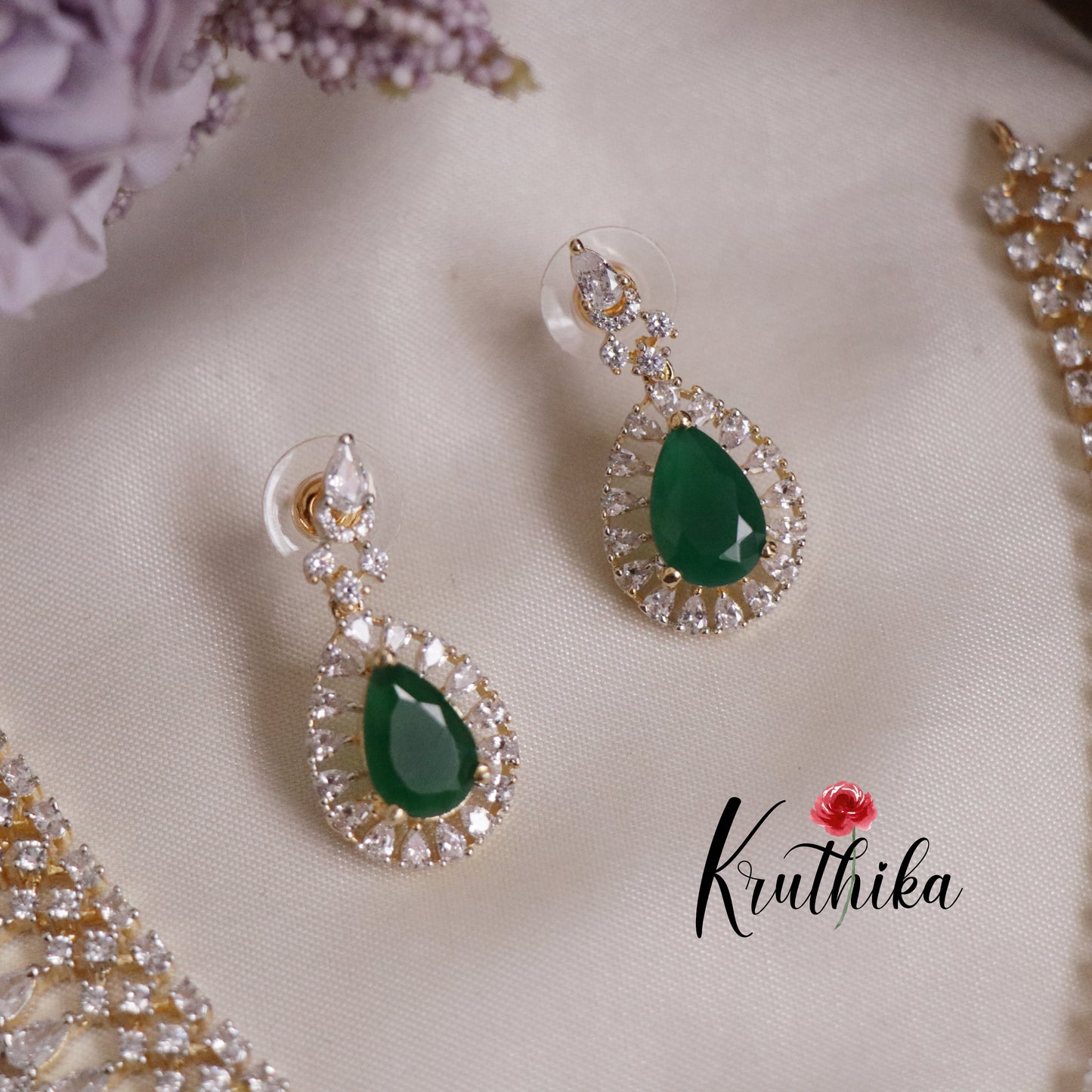 Gorgeous CZ Sparkling Floral Design Necklace NC2148 (Available in 2 Colours)