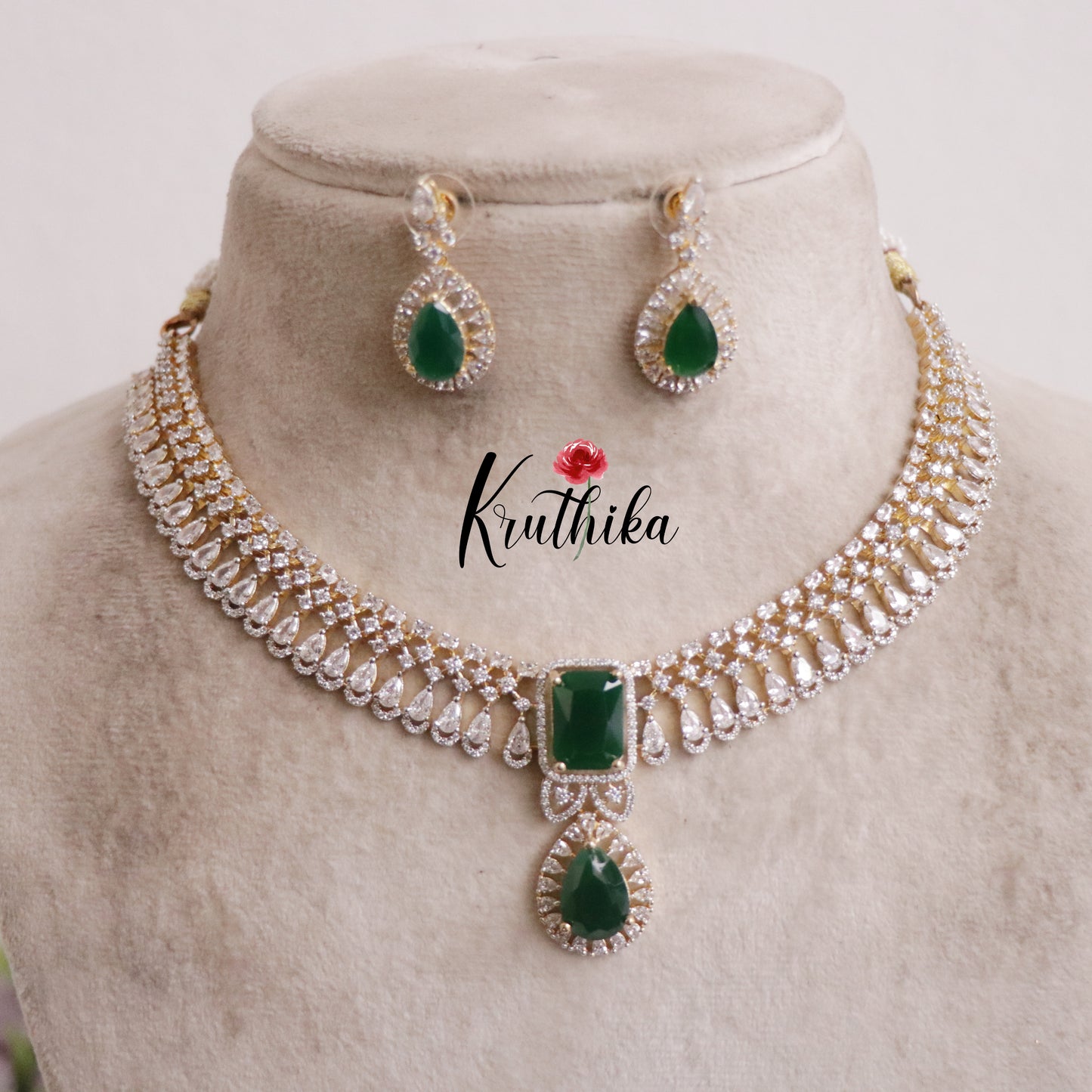 Gorgeous CZ Sparkling Floral Design Necklace NC2148 (Available in 2 Colours)
