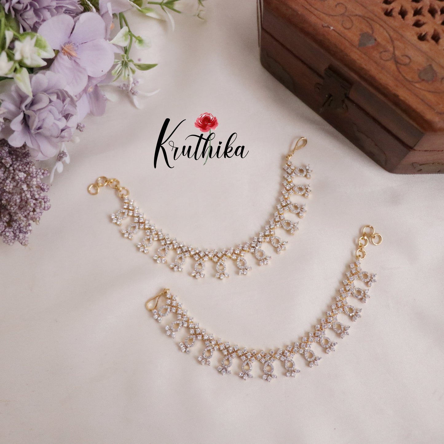 Trendy CZ Sparking Noor Charm Earchain EC97