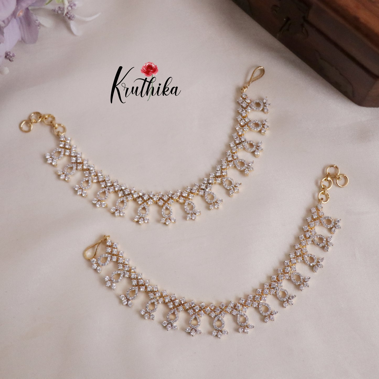 Trendy CZ Sparking Noor Charm Earchain EC97