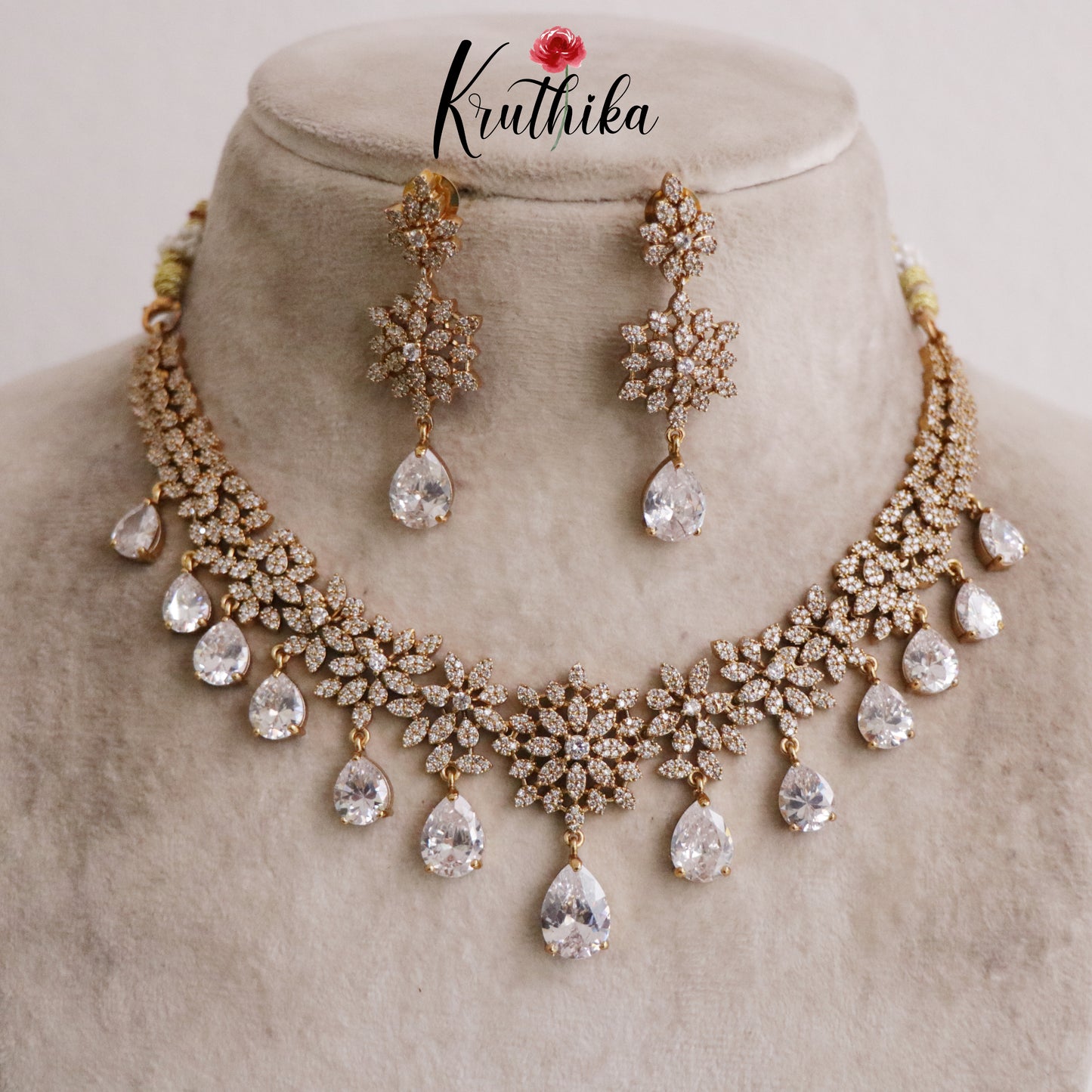 Gorgeous CZ Shimmering Floral Teardrop Necklace NC2082