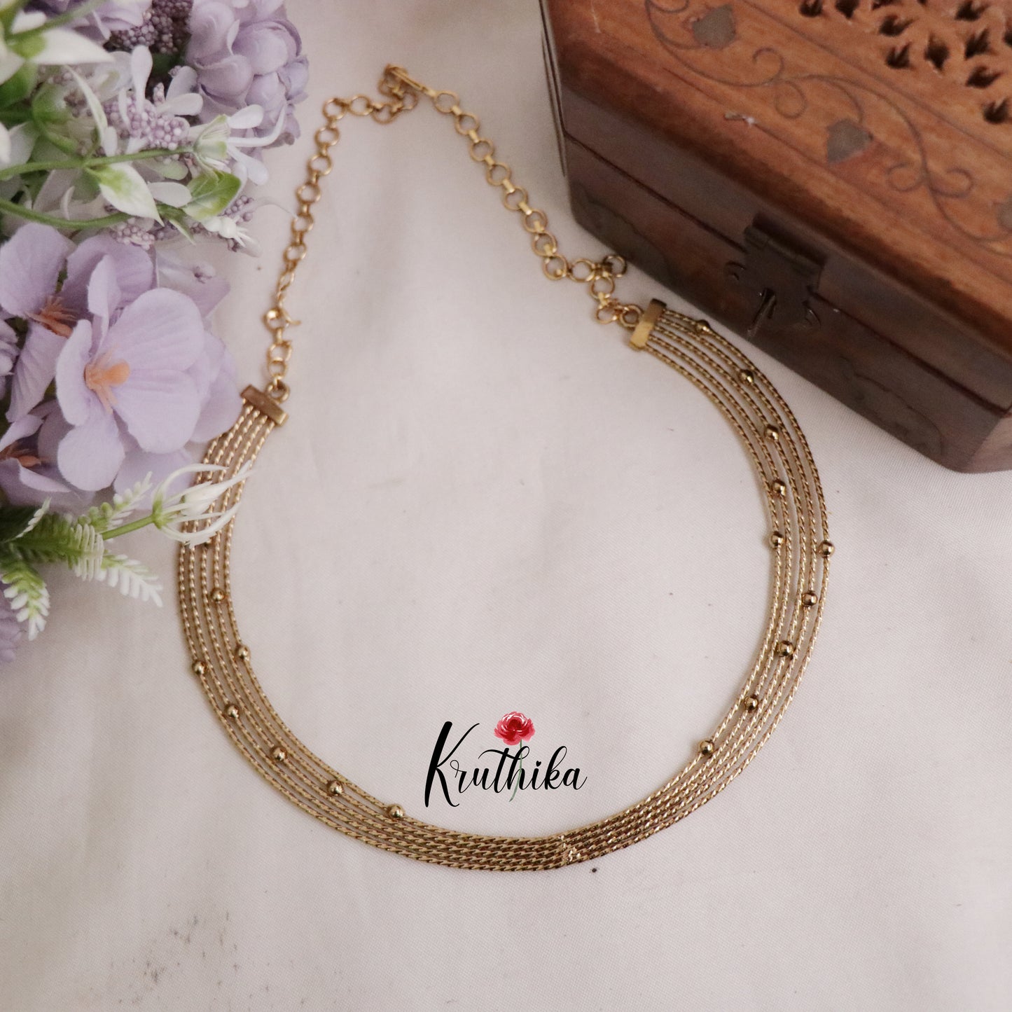 Simple Hasli Chocker NC2084