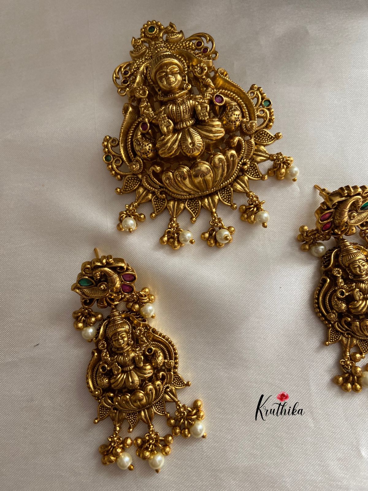 Premium finish Lakshmi Devi pendant set PS14