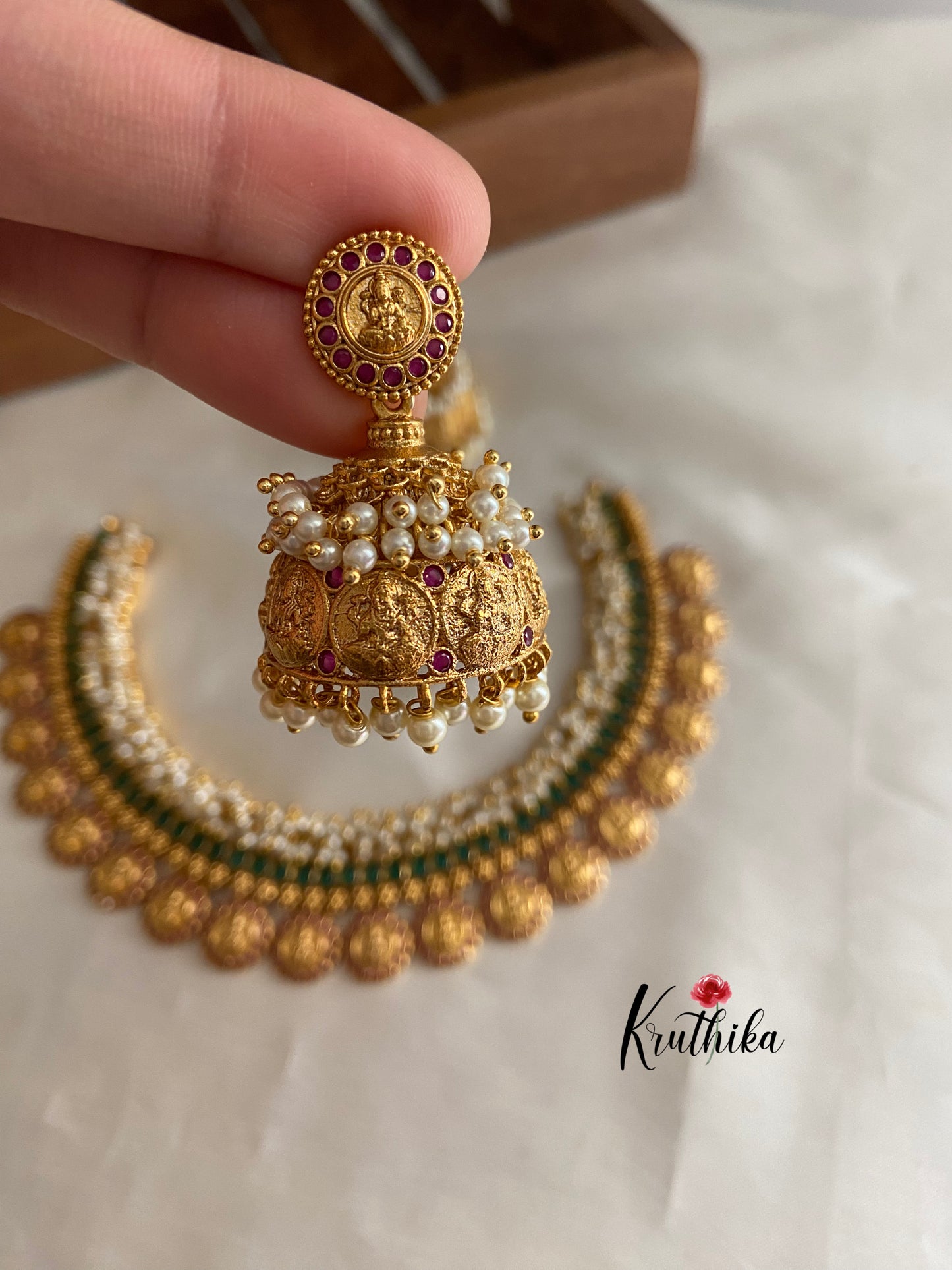 Cluster pearl emerald kasu choker NC769