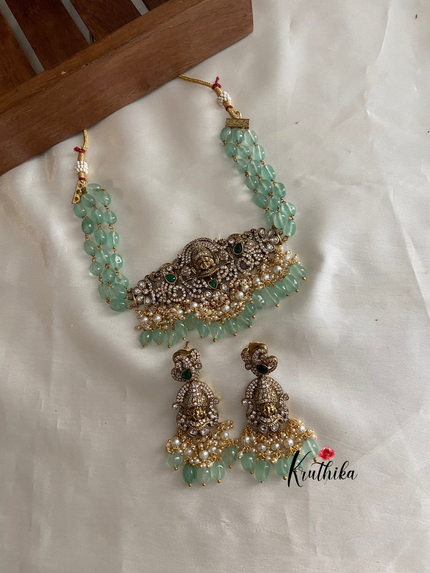 Mint beads Victorian Goddess choker NC768 (small size)