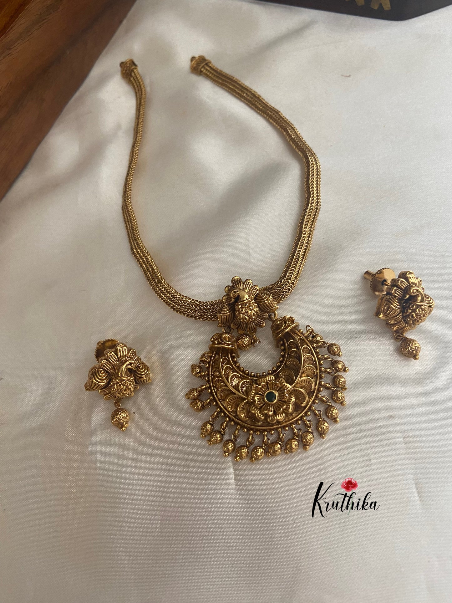 Simple peacock chandbali chain set NC746