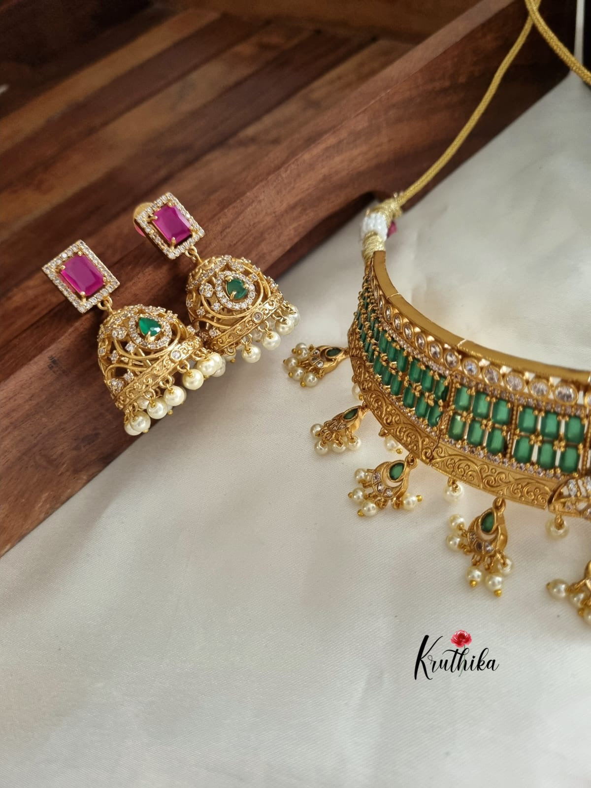 AD No-idol emerald choker set NC674