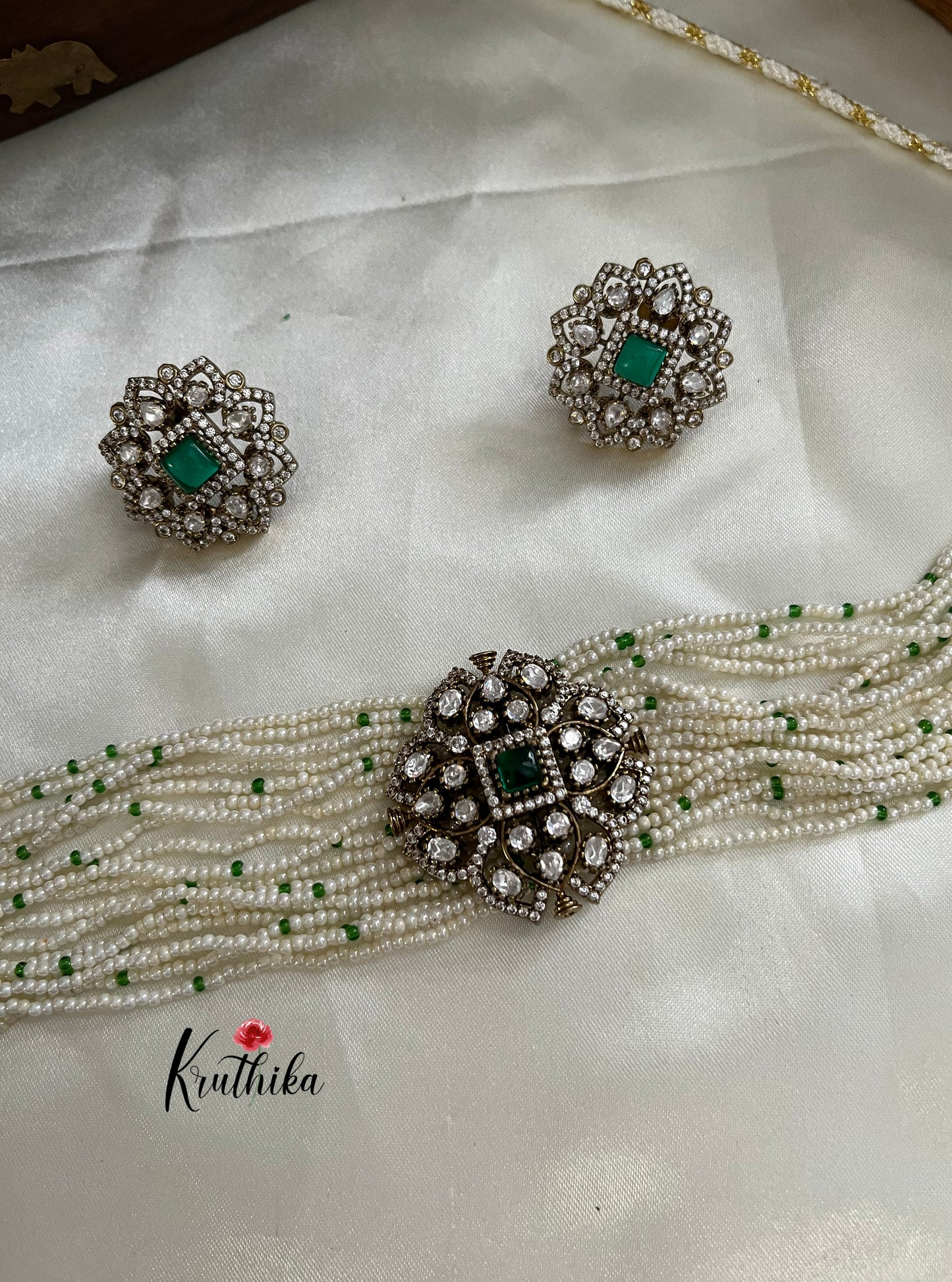Victorian AD Pearl chokers NC979