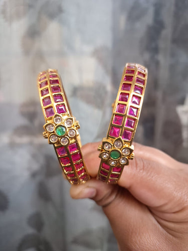 Kemp bangles B102