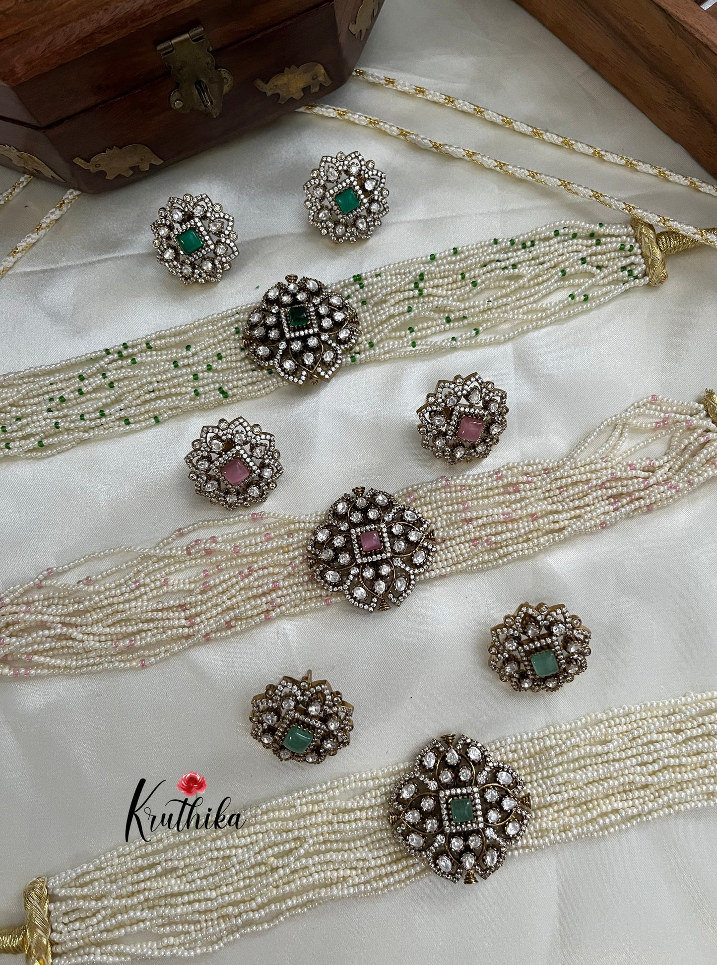 Victorian AD Pearl chokers NC979