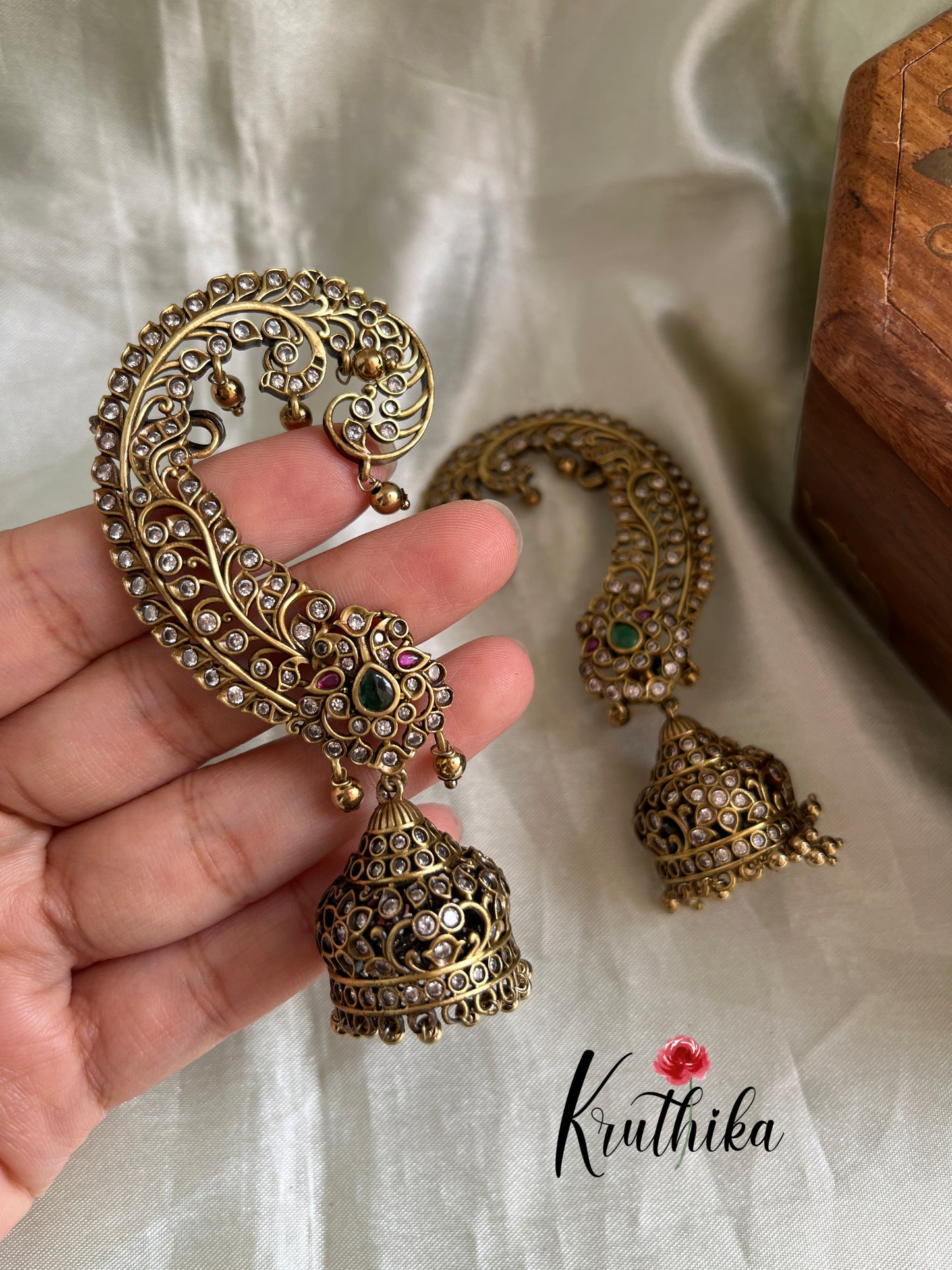 Trendy Cutwork Jhumka E296
