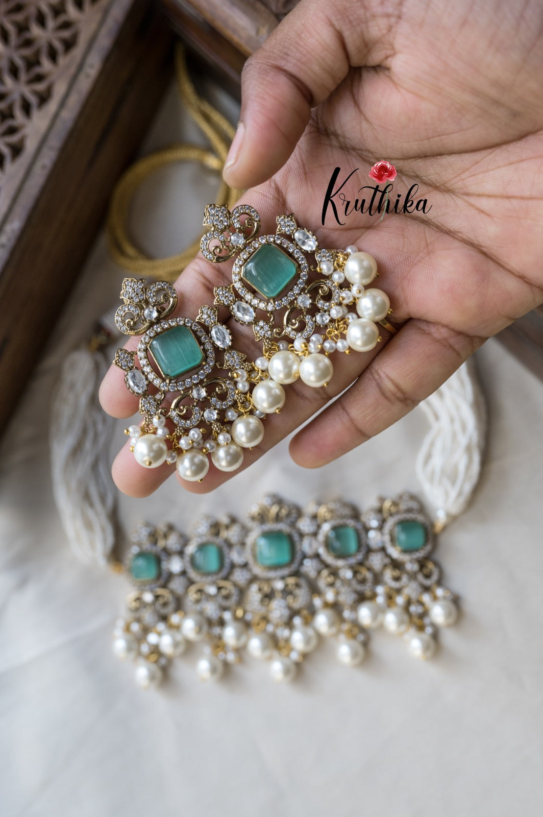 AD Victorian choker NC940