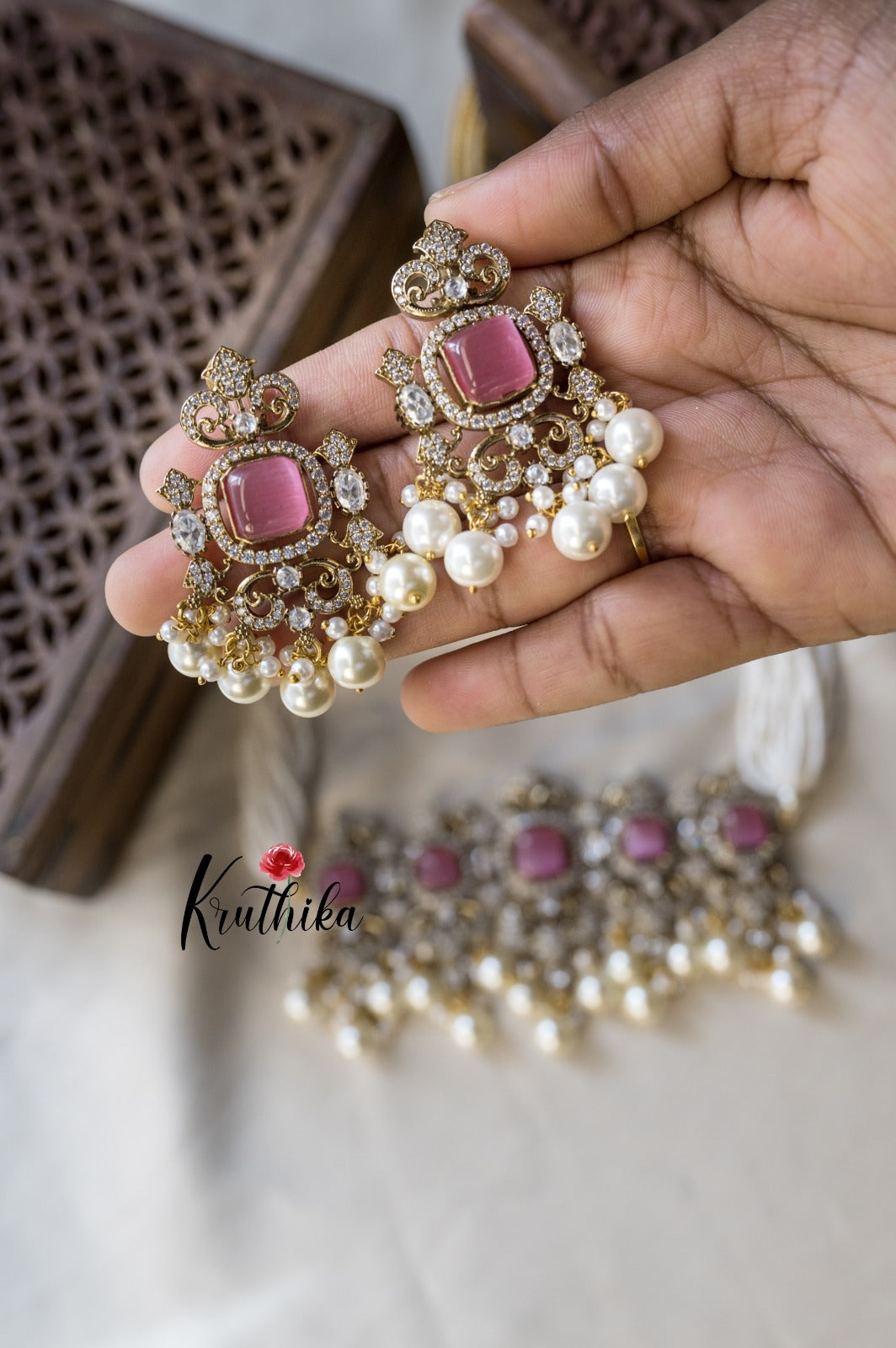 AD Victorian choker NC940