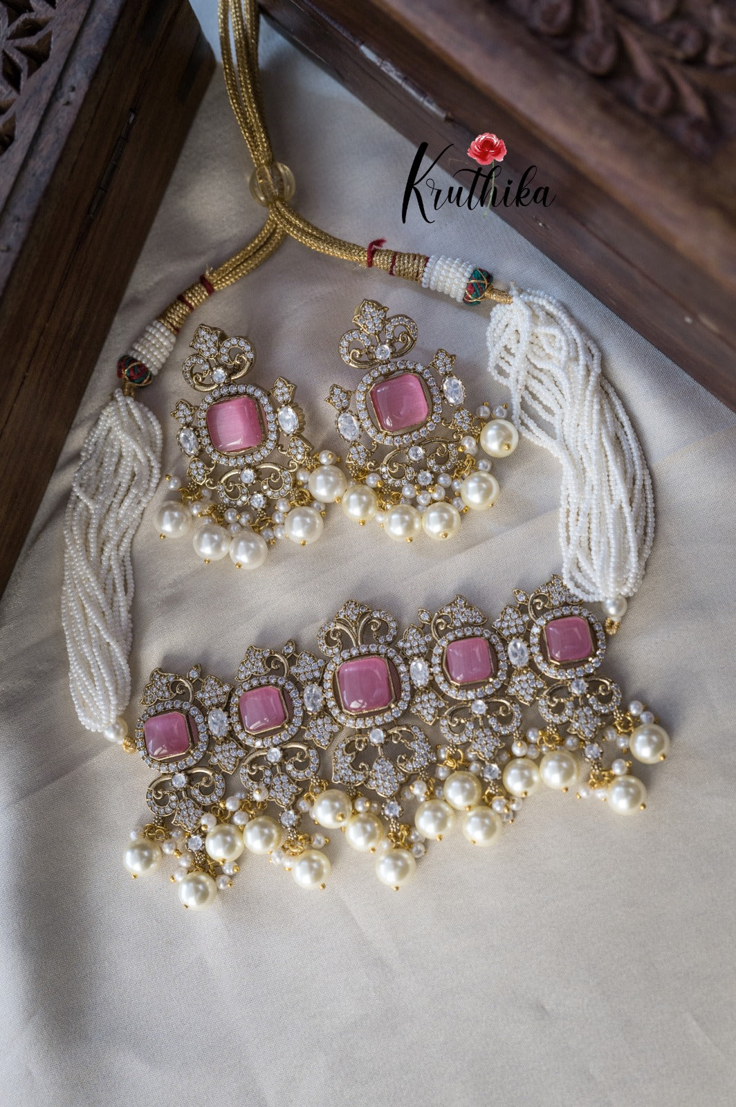 AD Victorian choker NC940