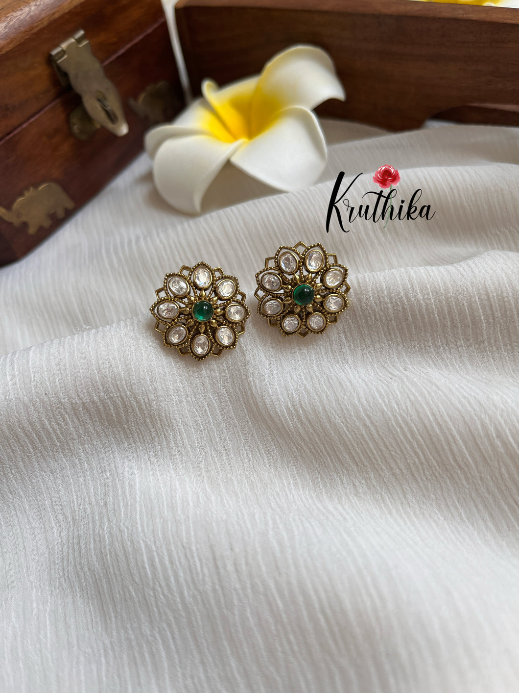 Victorian flower studs E307