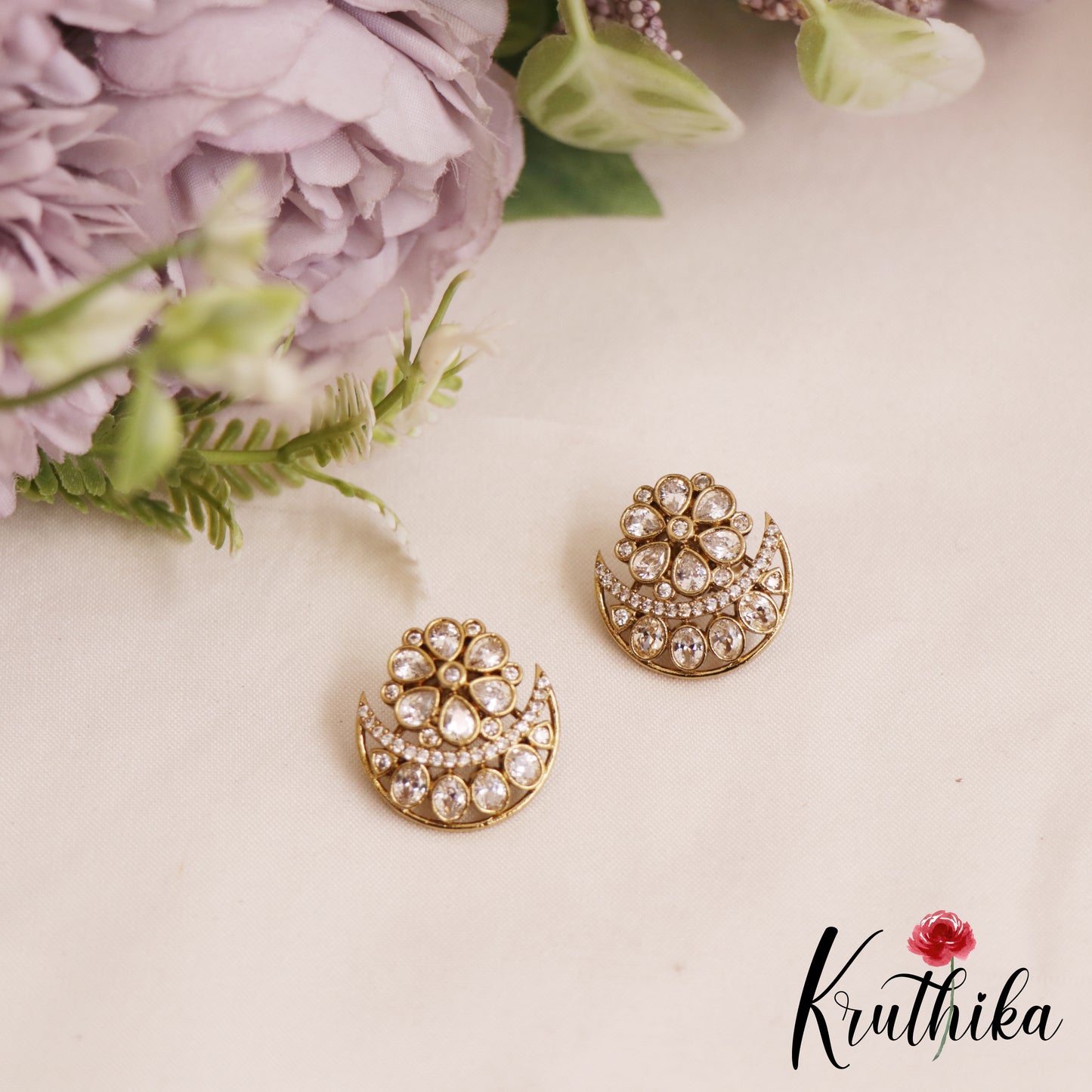 Pretty AD Floral Motifs Stud Earrings E1046