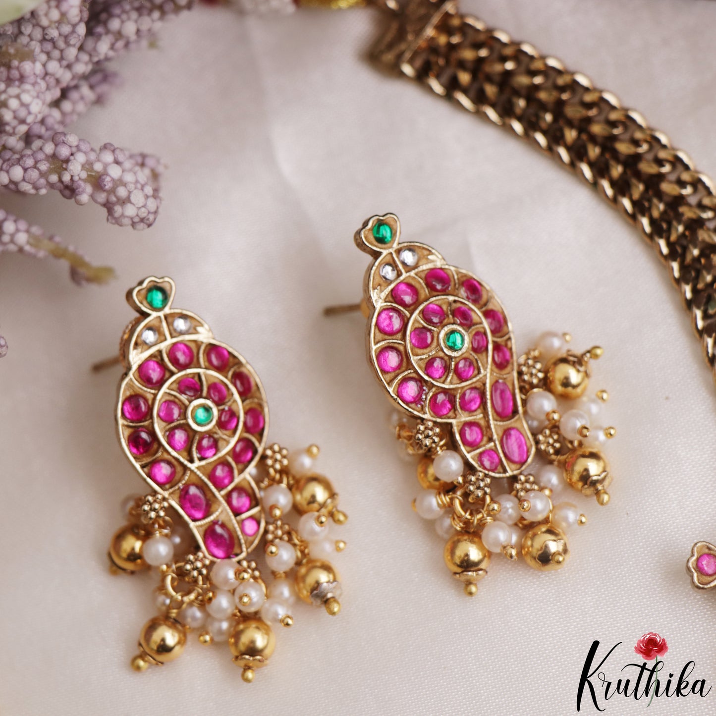 Elegant Shanka-Chakra-Nama Motifs Jadau Necklace NC3136
