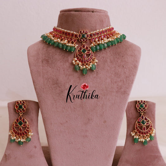 Stunning Kemp Choker with green bead drops NC1828