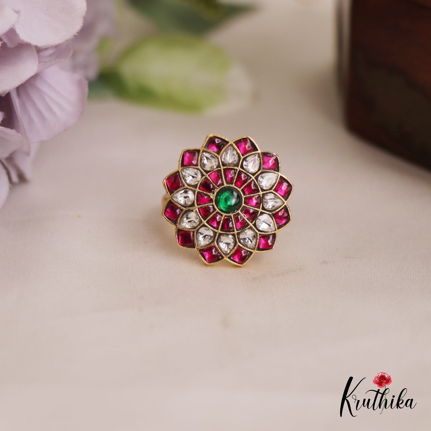 Stunning Floral Motifs Adjustable Finger Ring R52