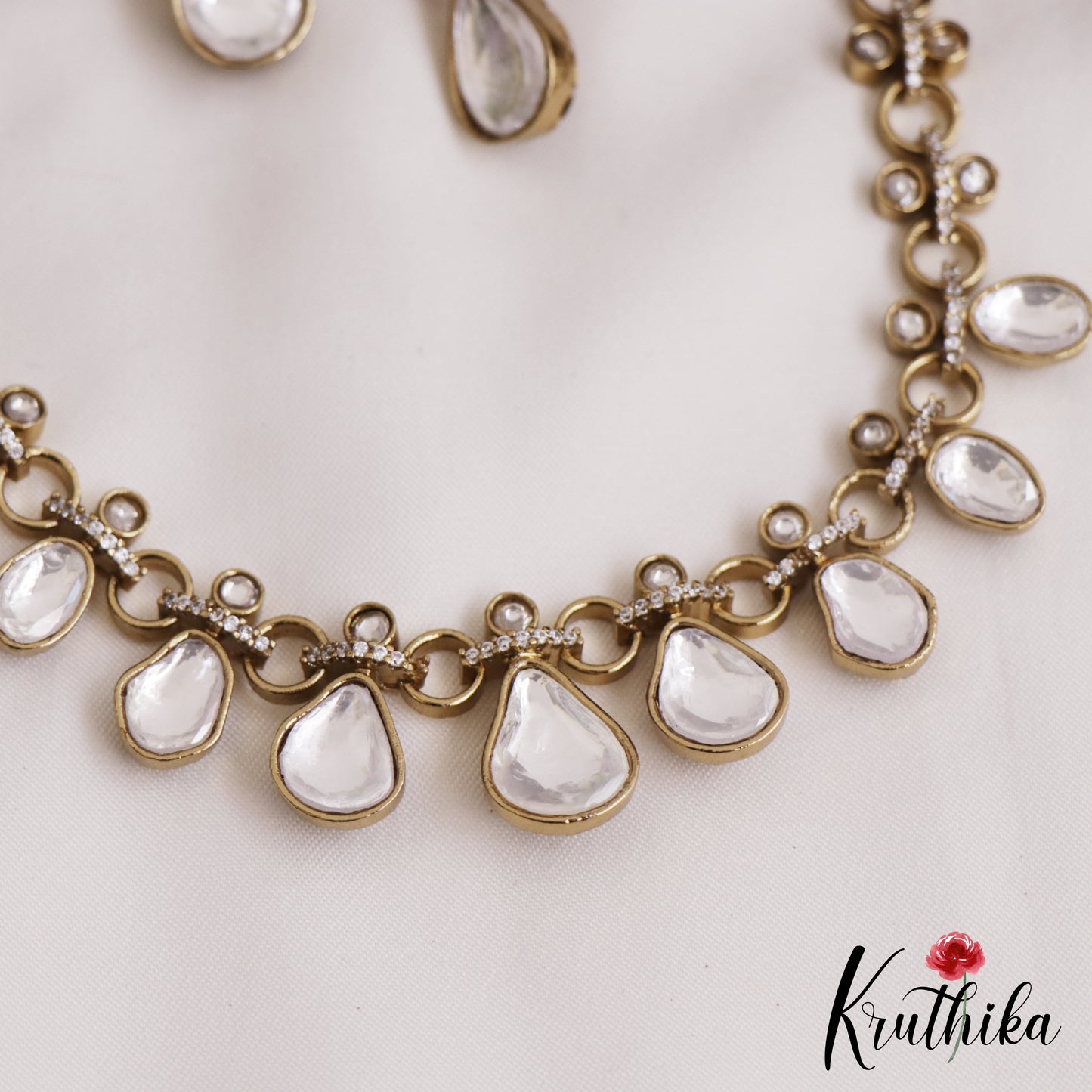Stunning Teardrop Motifs Diamond-Finish Gold-Tone AD Choker NC2793