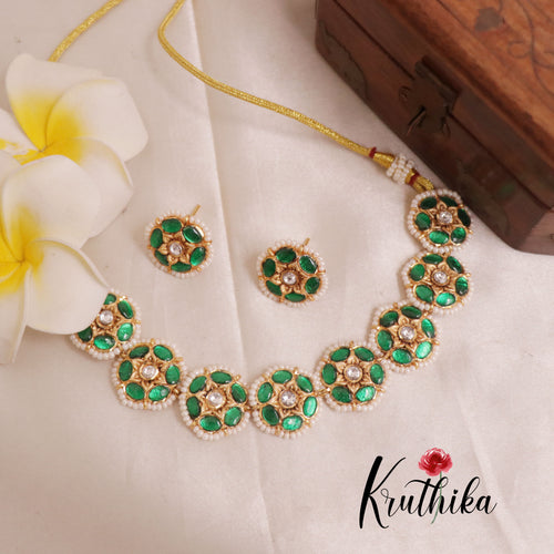 Elegant emerald Jadau Flower choker set 
NC1947