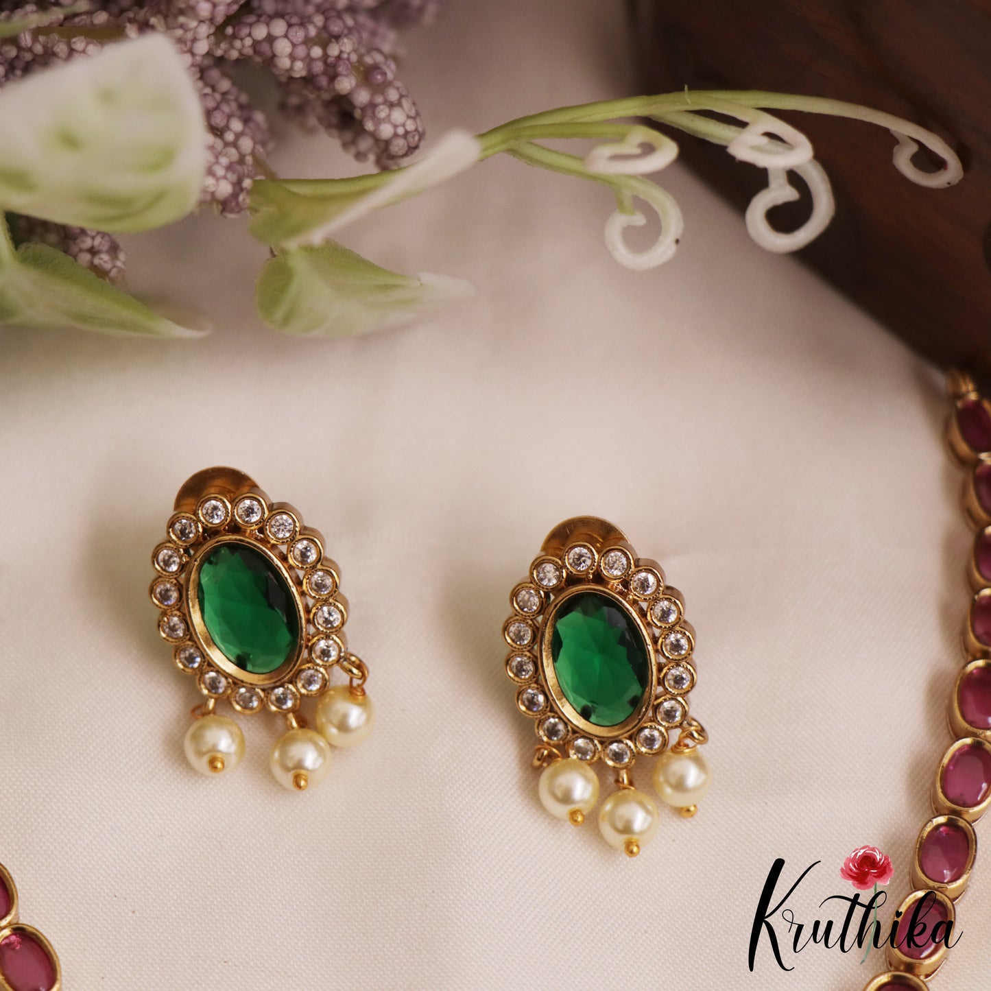 Elegant Geometric Motifs Kemp Necklace With Pearl Drops NC2796