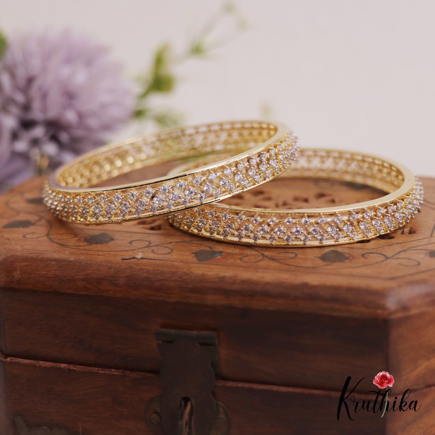 Sparkling Diamond-Finish Gold-Tone AD Bangles B450 (Set of 2)