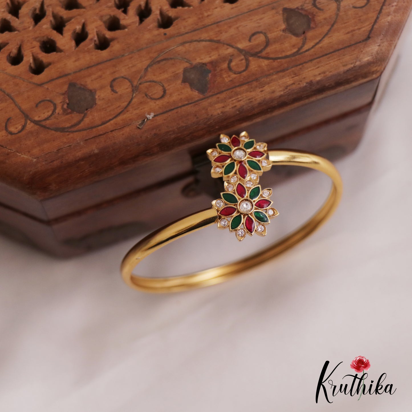 Beautiful Floral Motifs Kemp Openable Single Kada B476