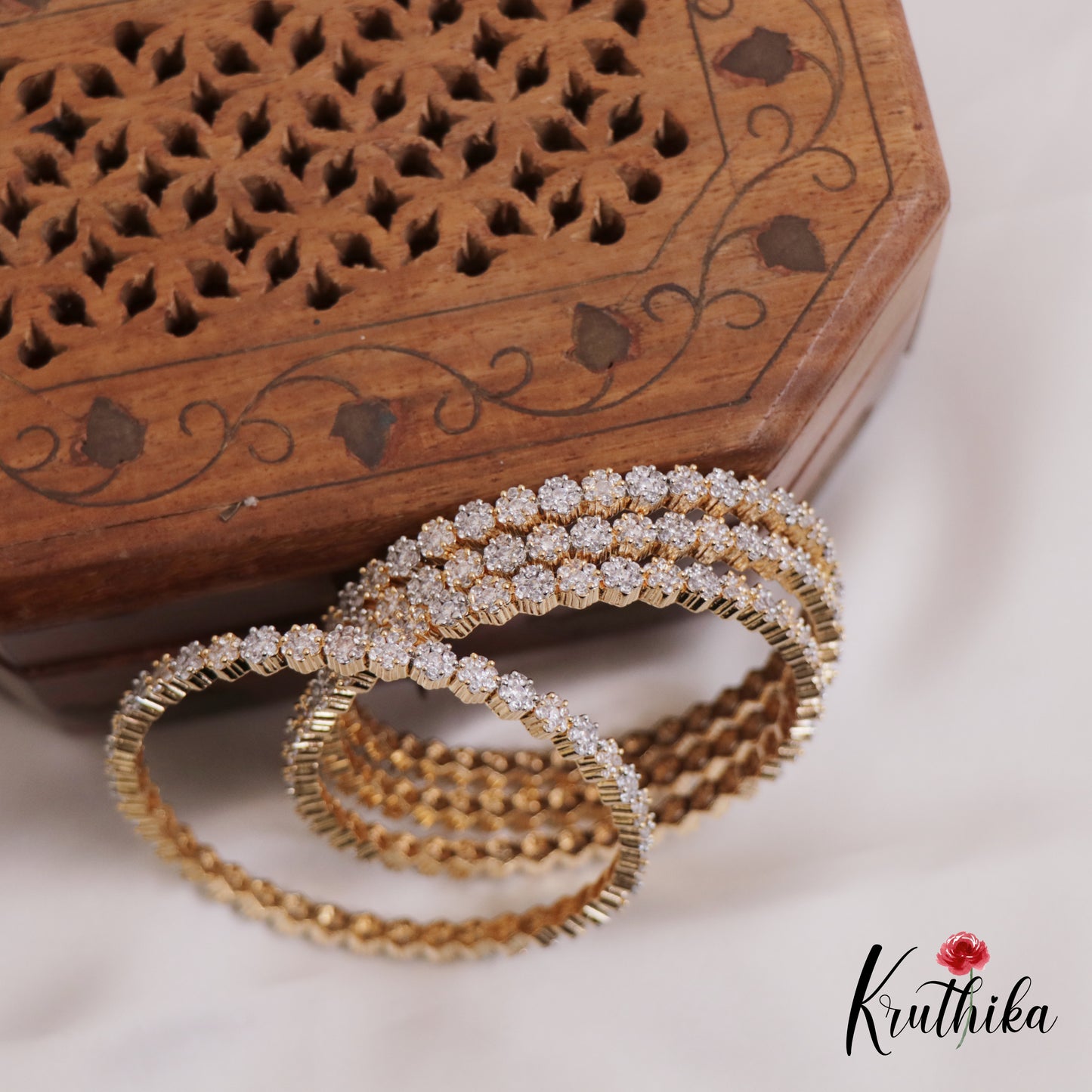Trendy Floral Motifs Diamond-Finish Gold-Tone Bangles B452 (Set of 4 Bangles)
