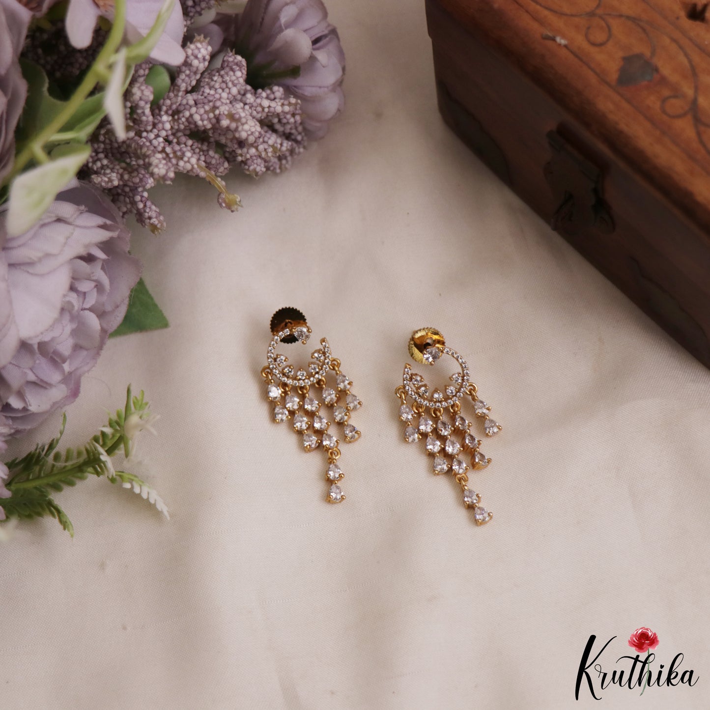 Sparkling Gold-Tone Teardrop Motifs CZ Earrings E1076