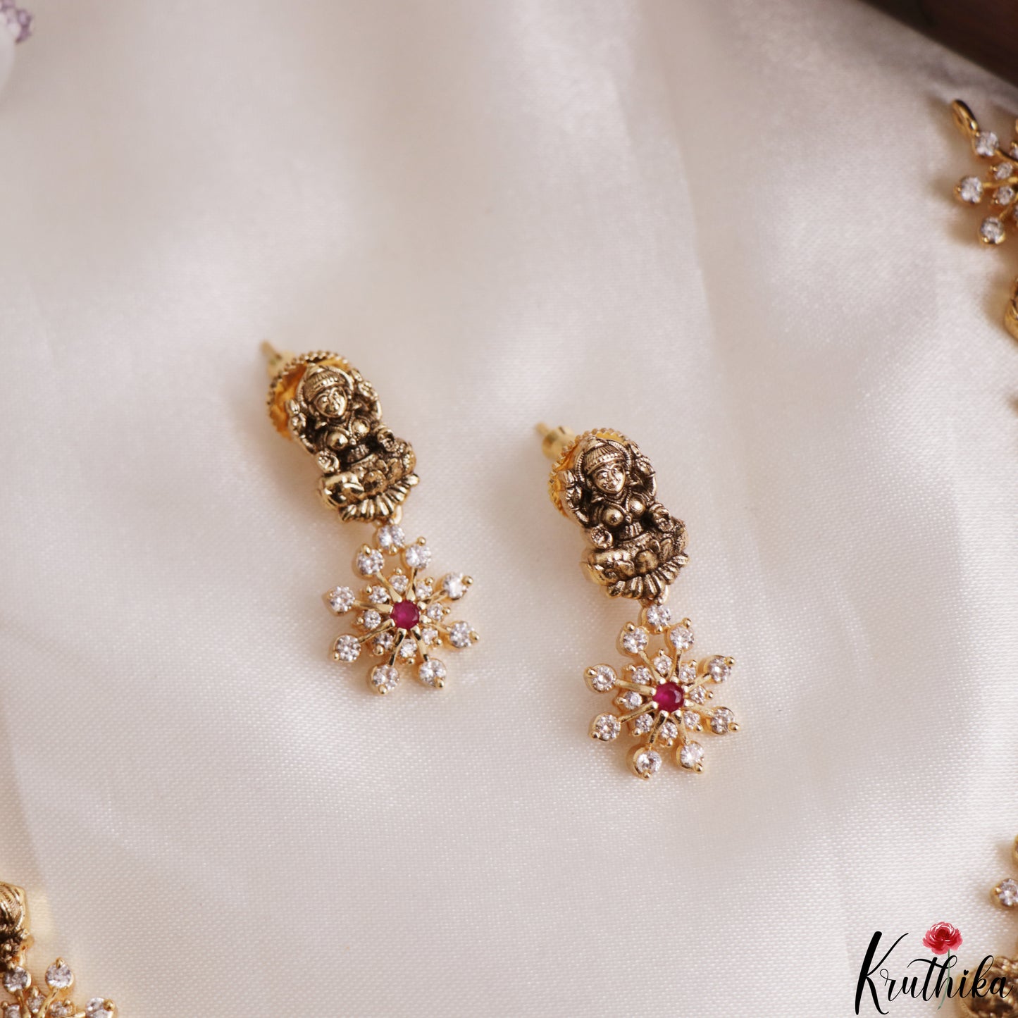 Elegant Antique Lakshmi Floral Motifs Choker NC3180