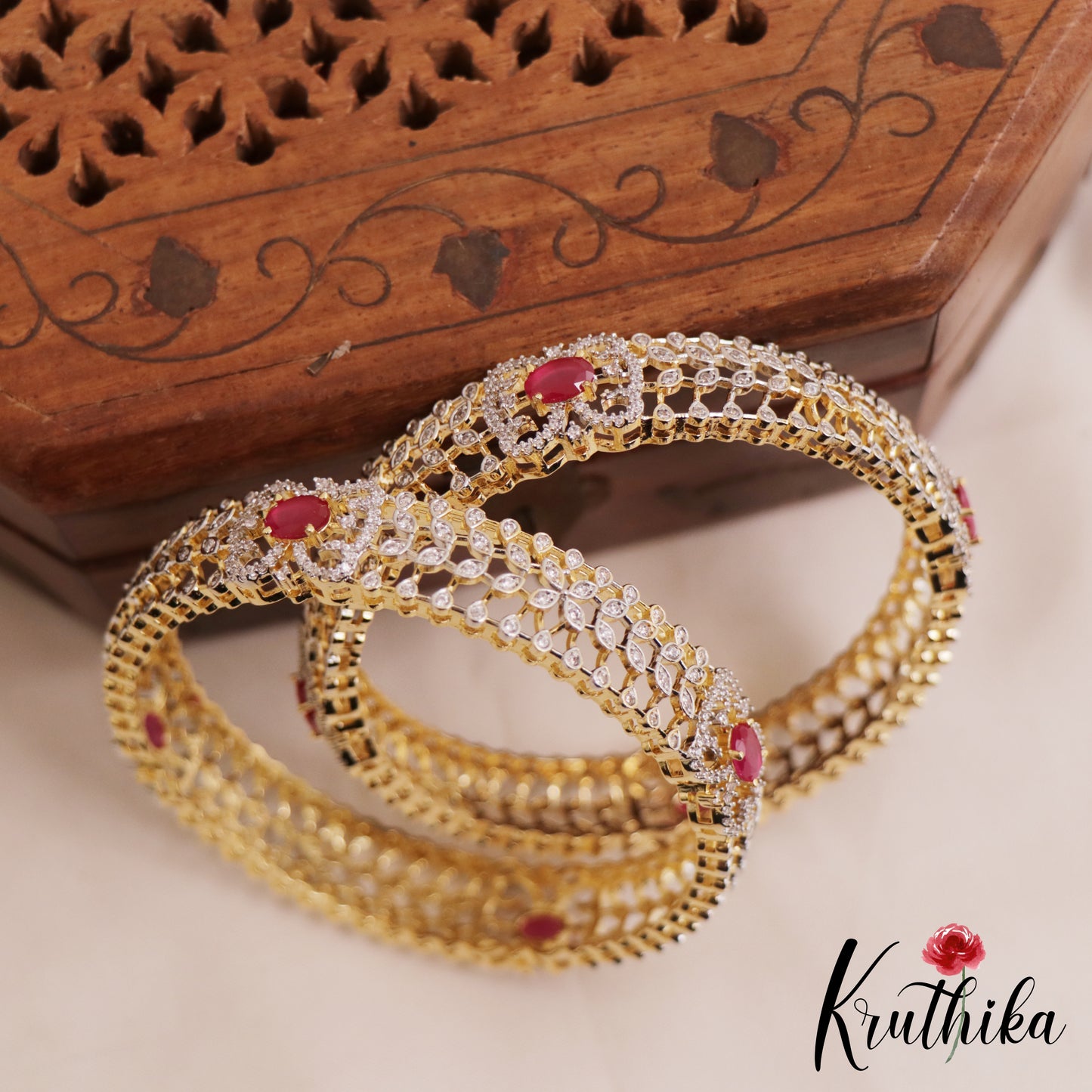 Sparkling Leaf Motifs Diamond-Finish Gold-Tone Bangles B496 (Set of 2)|(Available In 2 Colors)