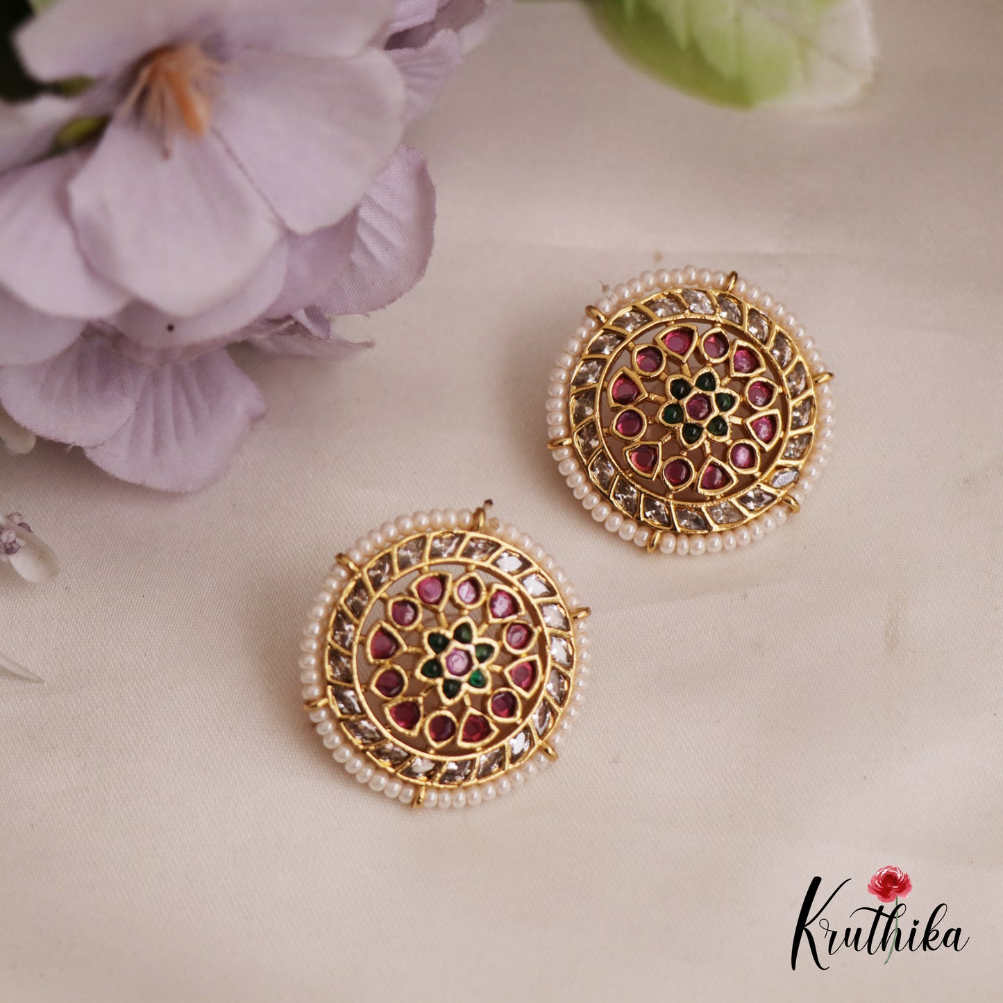 Classic Pearl Border Floral Motifs Kemp Stud Earrings E961