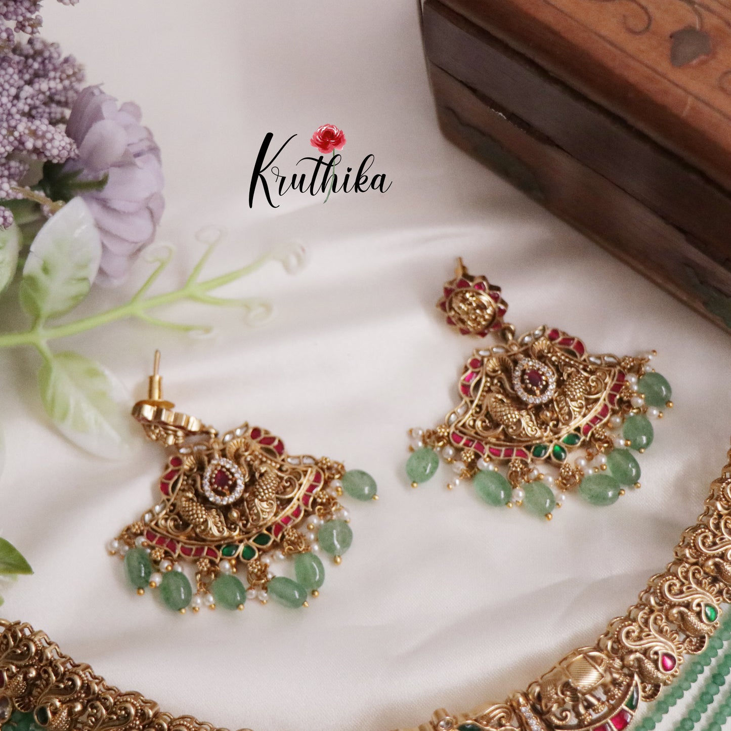 Grand Emerald Beads Temple Lakshmi Jadau Choker NC2225