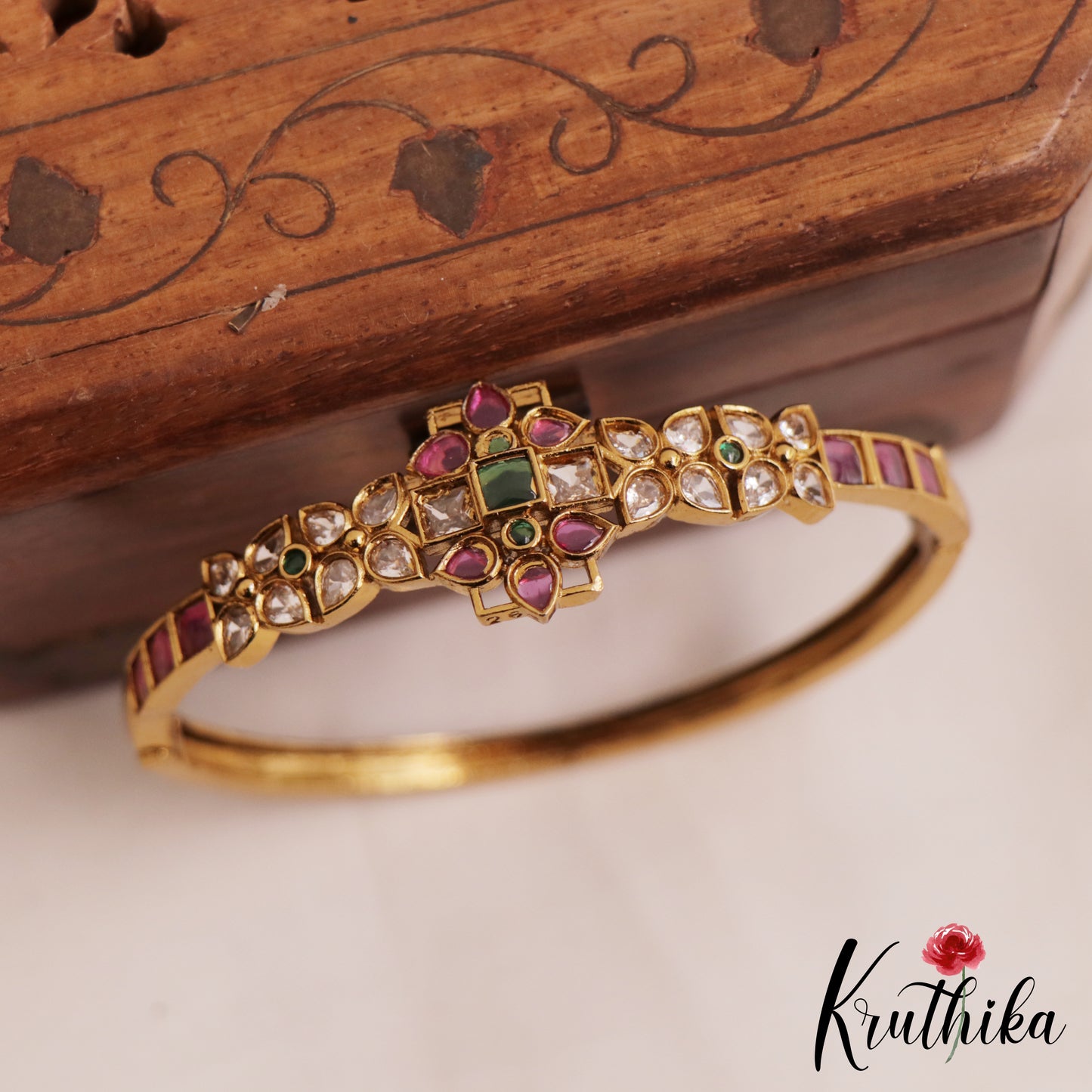 Trendy Floral Motifs Openable Single Kada B498